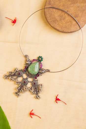 Mero Jewellery Jade Studded Carved Temple Hasli Choker 