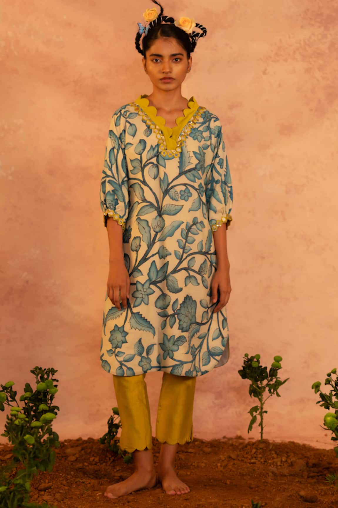 Aamra By Lavanya Floral Kalamkari Hand Painted Kurta With Pant