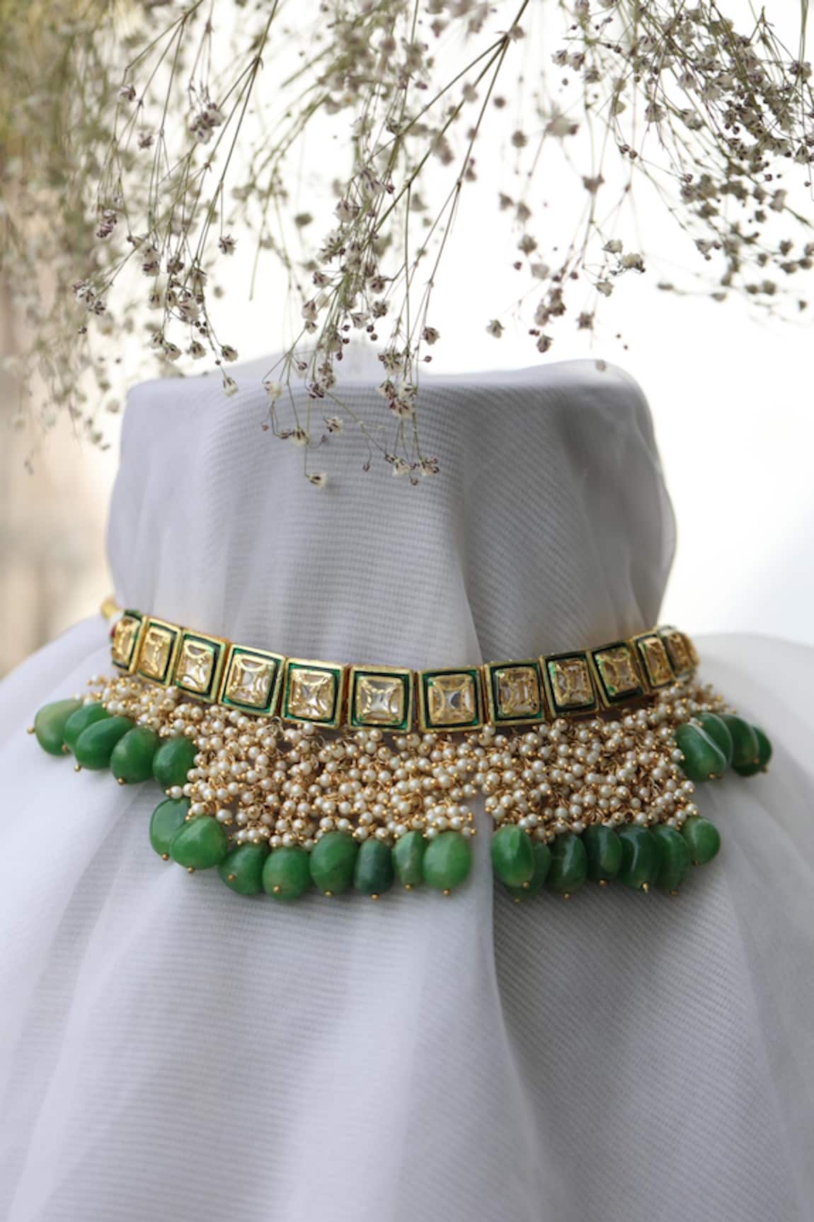 Do Taara Kundan Embellished Choker 