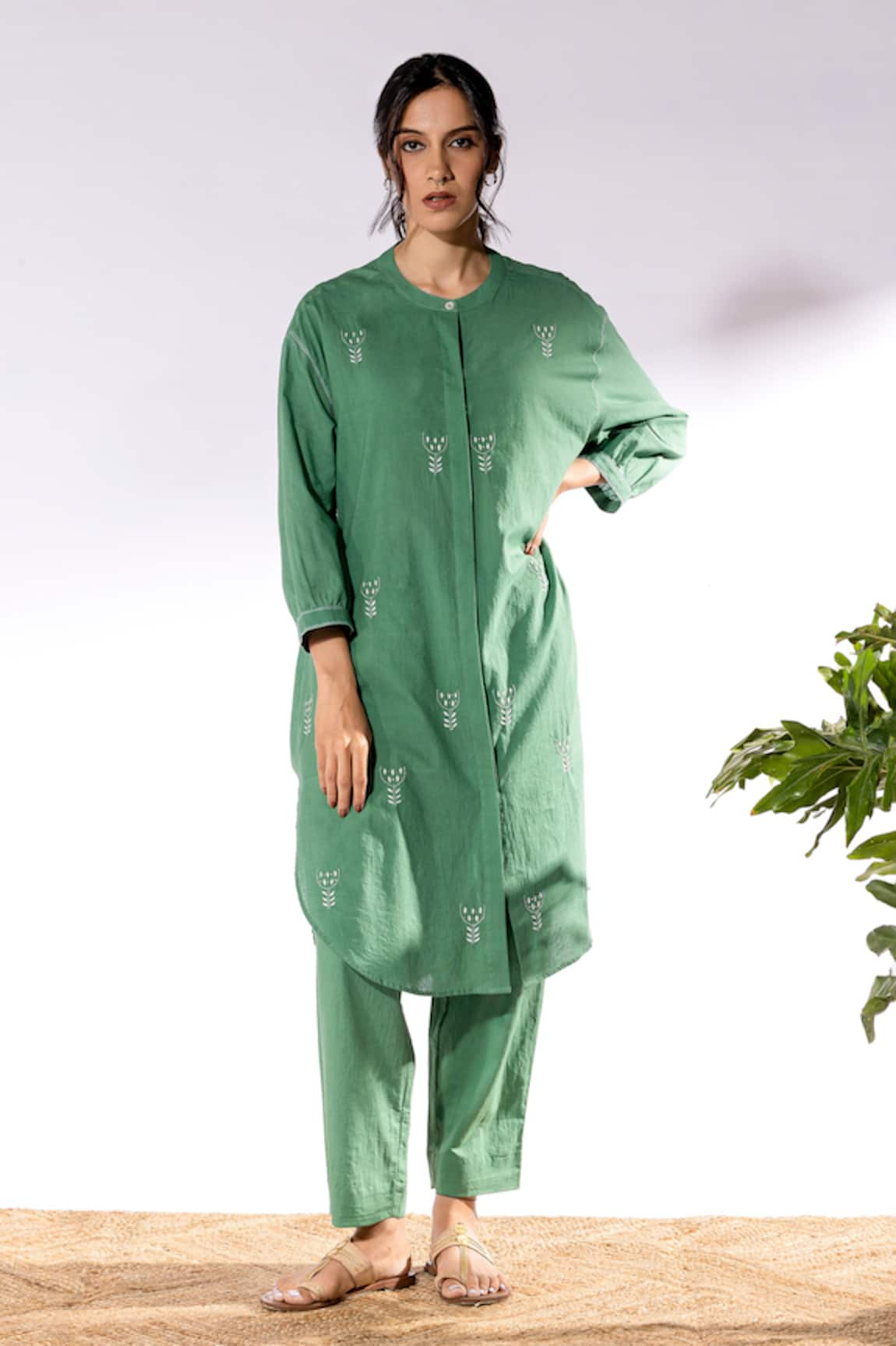 Pants and Pajamas Thread Work Kurta & Pant Set