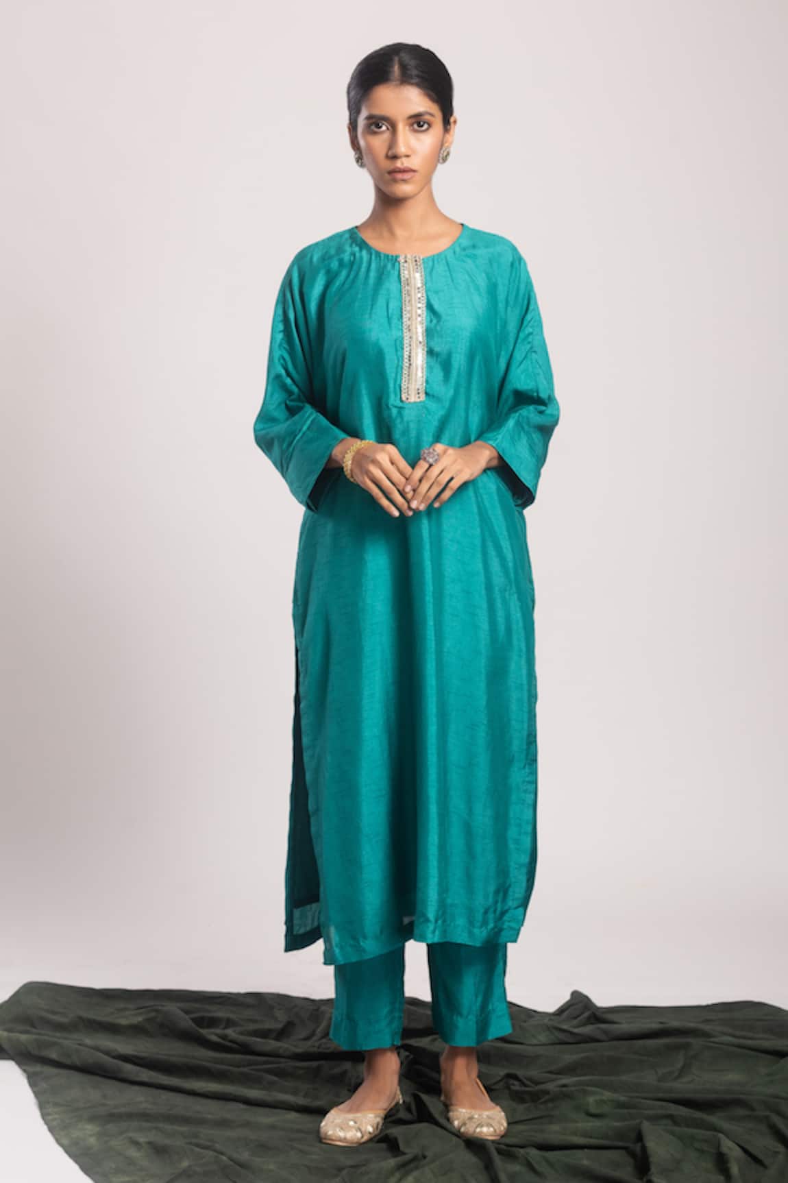Tuli Ratna Straight Kurta With Pant 