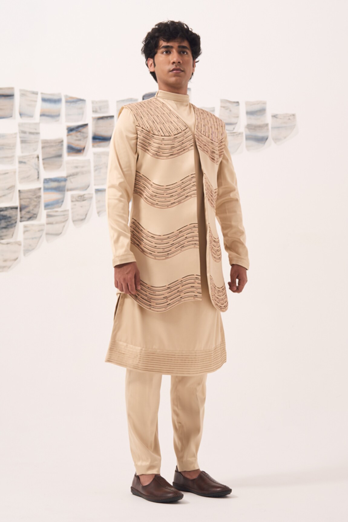 Detales Wave Thread Embroidered Bundi Kurta Set