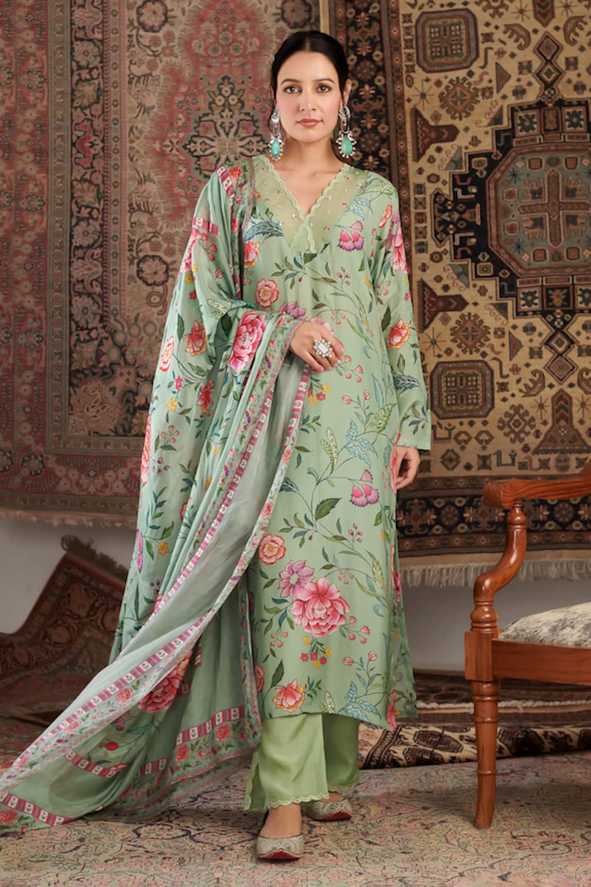 Negra Elegante Floral Pattern Kurta Palazzo Set