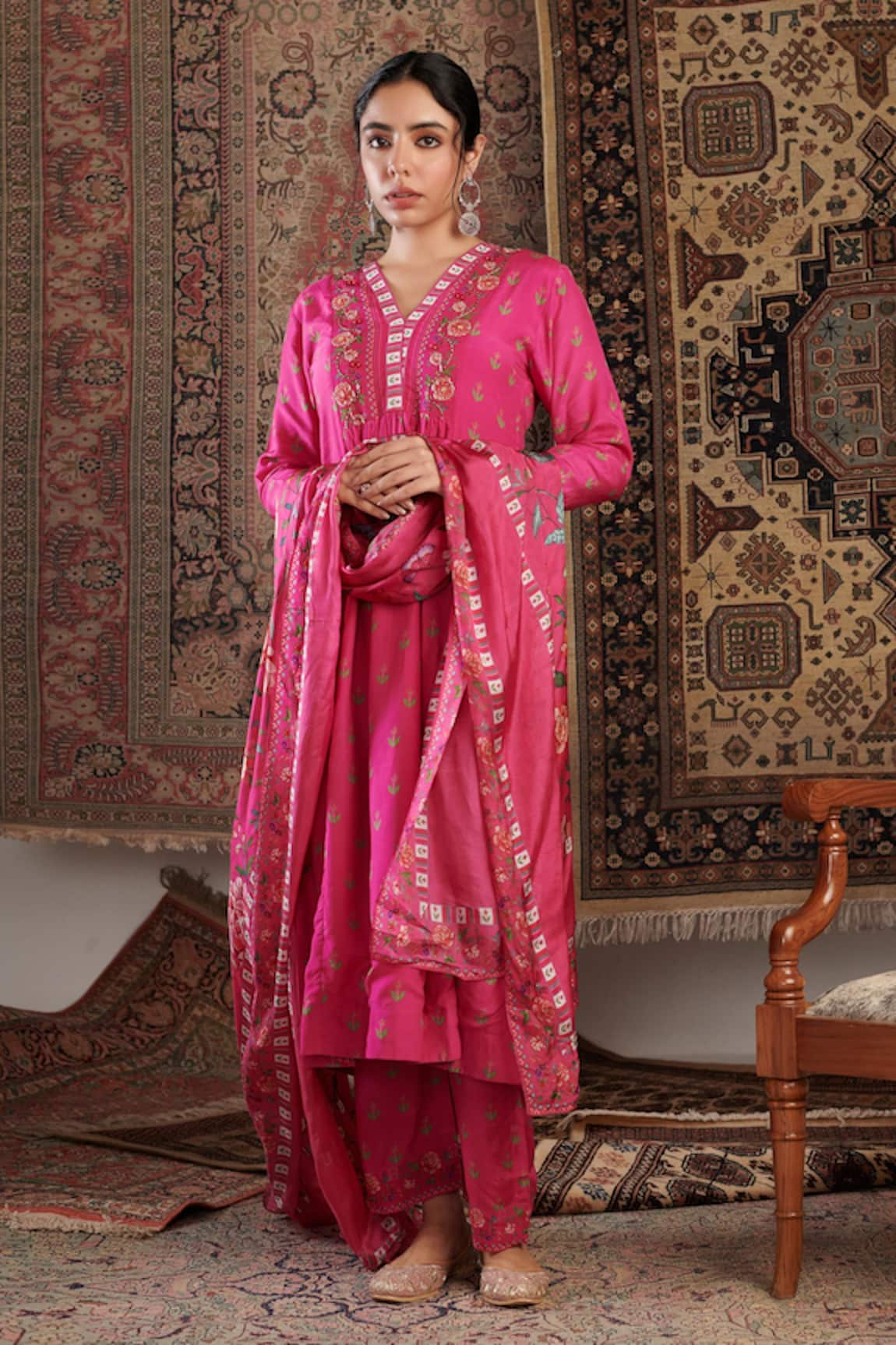 Negra Elegante Gul Floral Pattern Kurta Palazzo Set