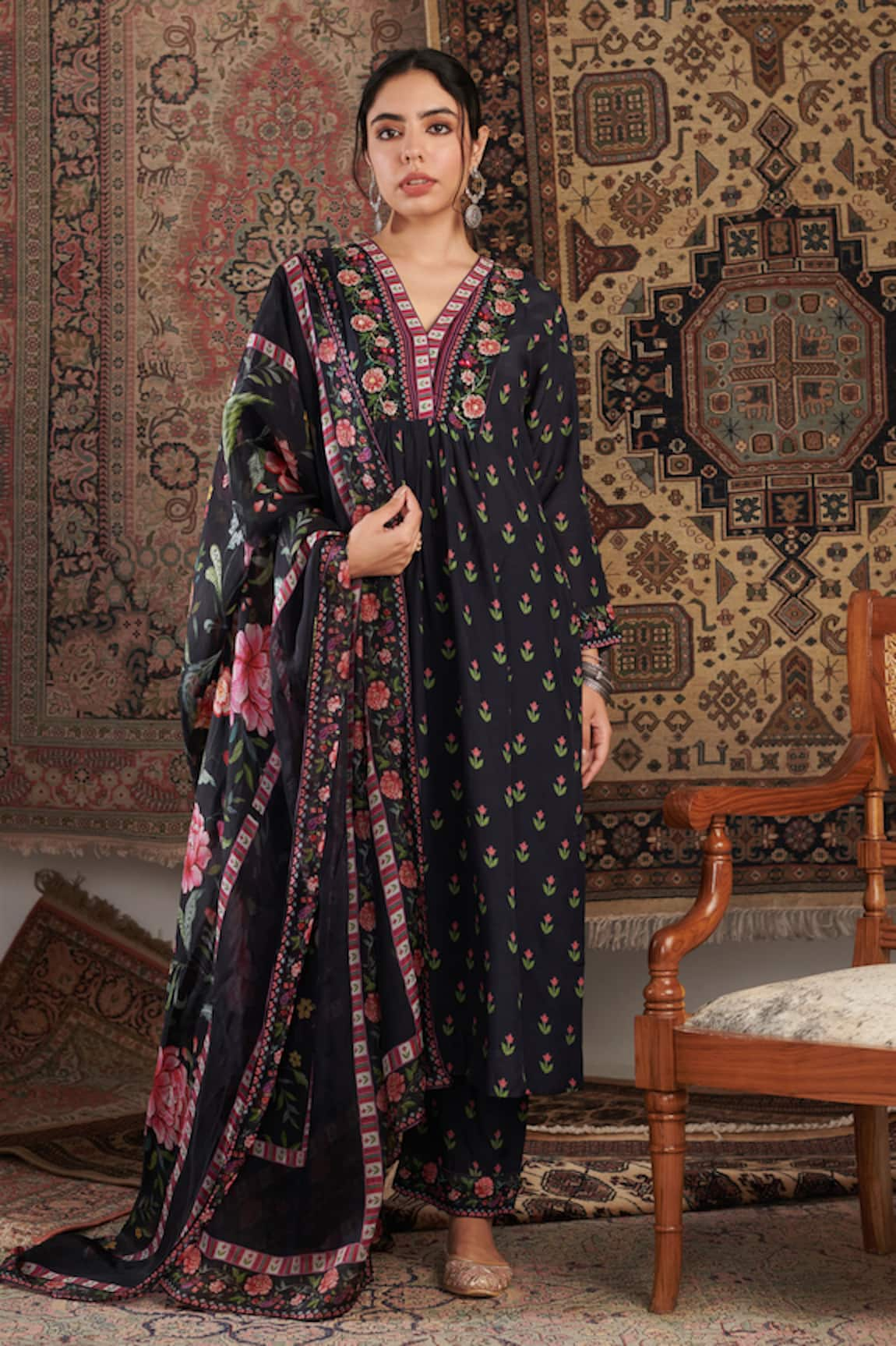 Negra Elegante Floral Pattern Kurta Palazzo Set