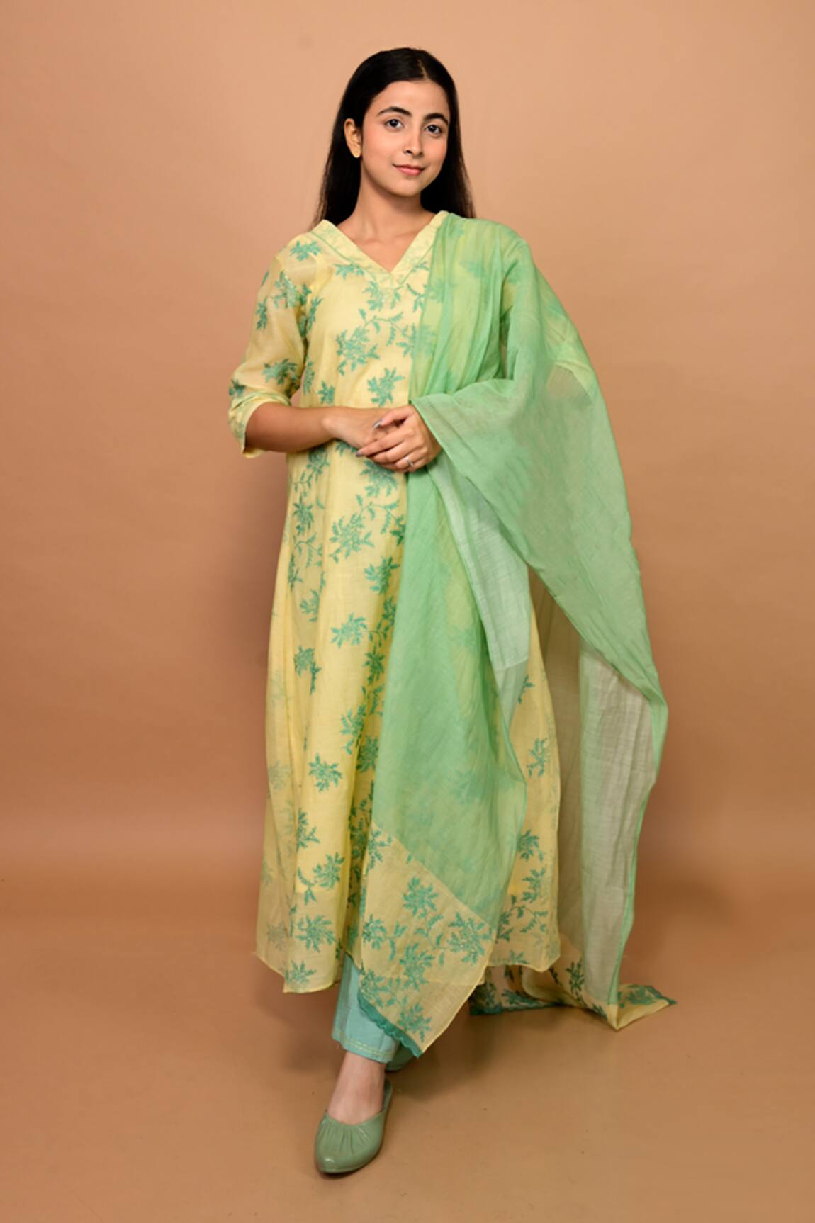 KKANYAAH Silk Floral Threadwork Kurta Pant Set