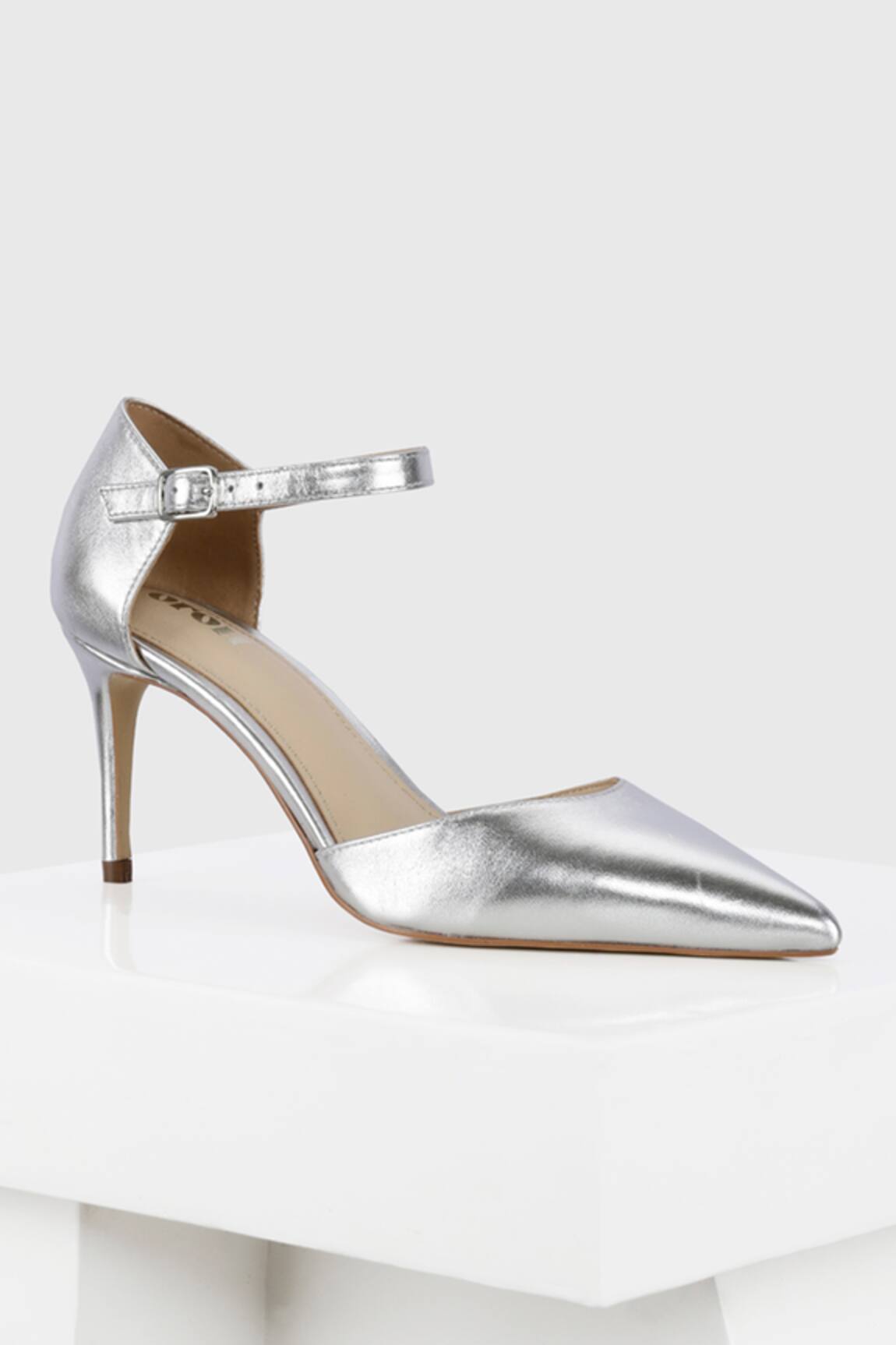Oroh Latina Metallic Kitten Heels 