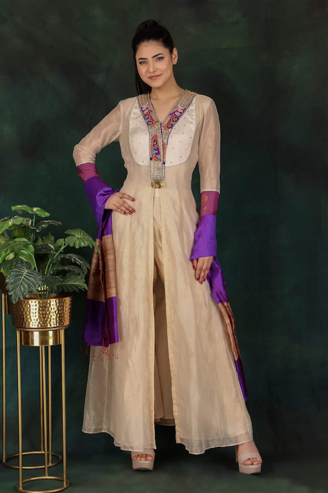 Jalwa by Nidhi Kejriwal Neck Embroidered Slit Anarkali Pant Set