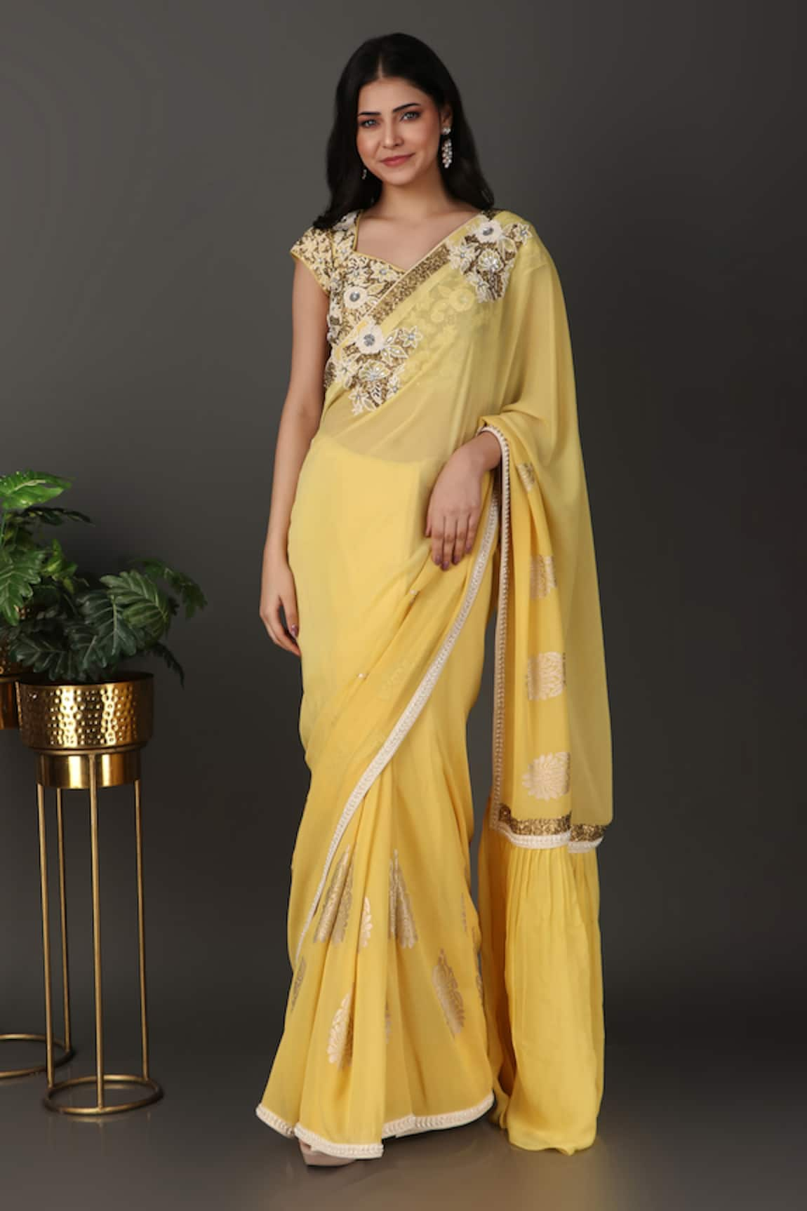 Jalwa by Nidhi Kejriwal Border Embroidered Saree With Blouse