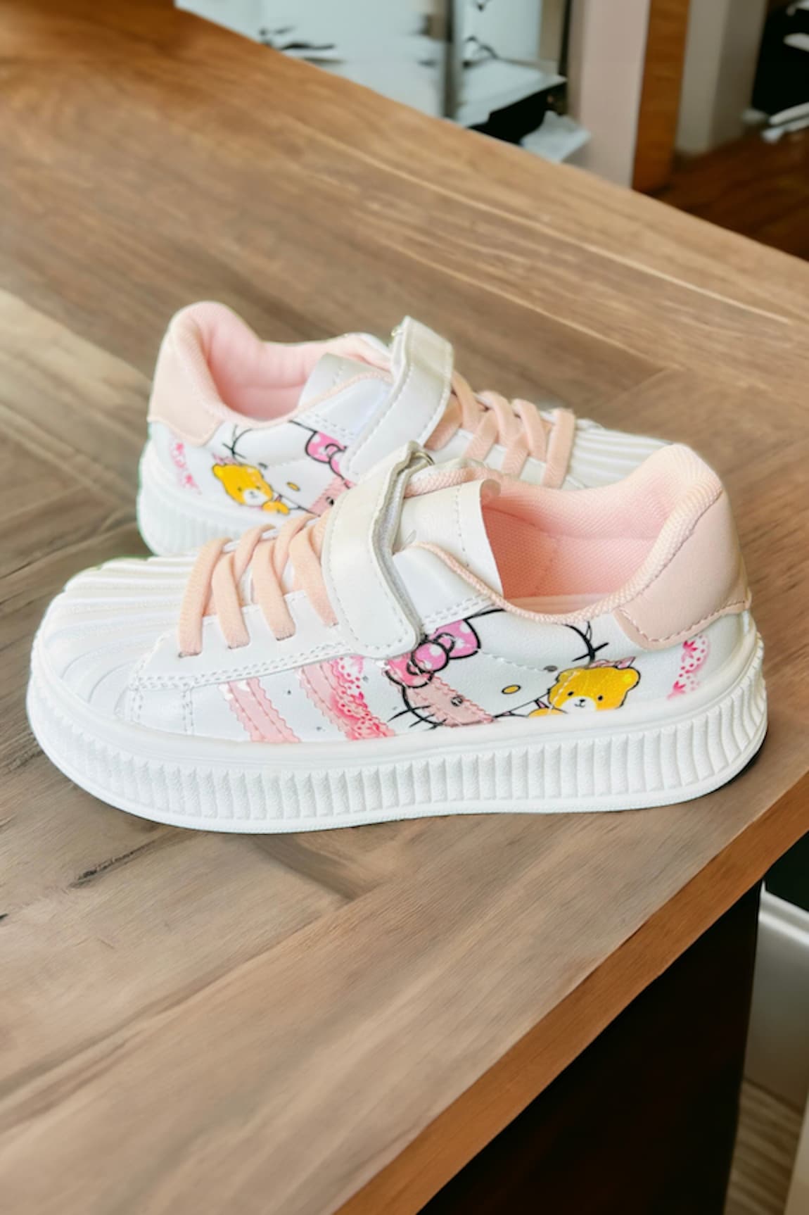 Ninobello Kitty Print Sneakers