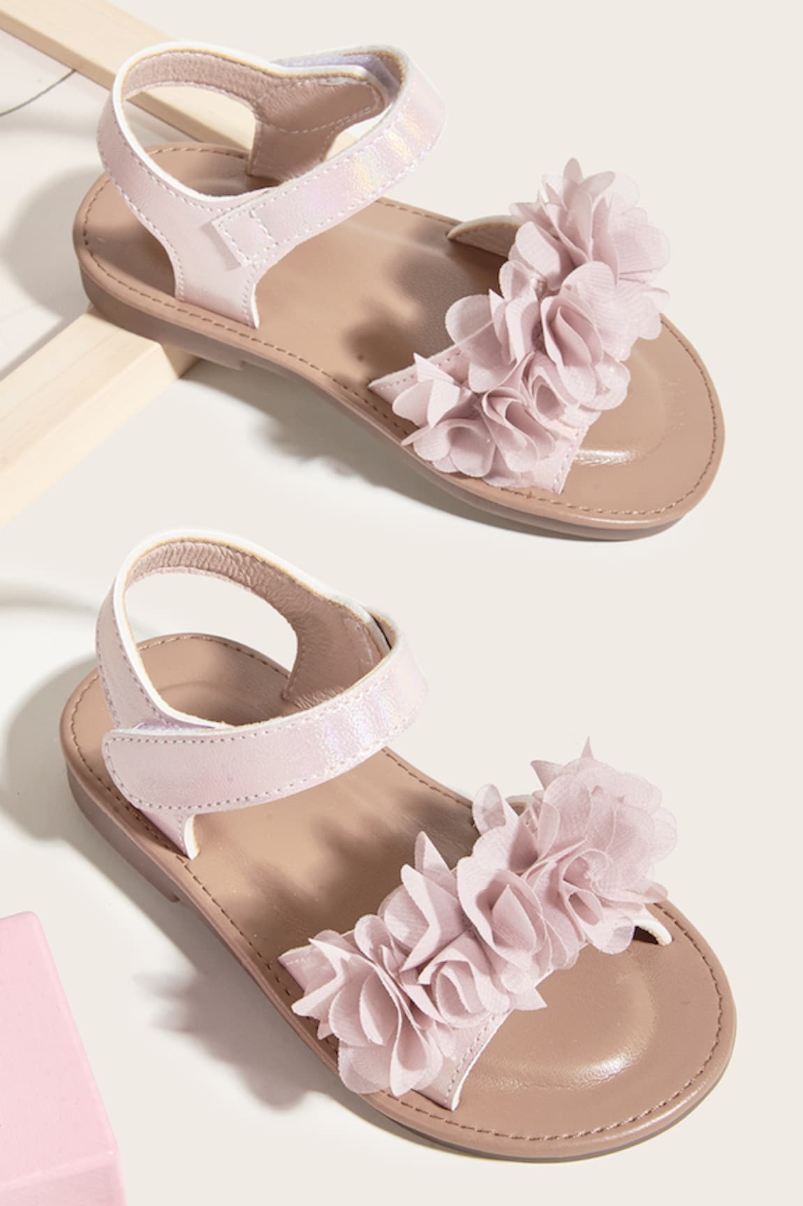 Ninobello Floral Applique Work Sandal