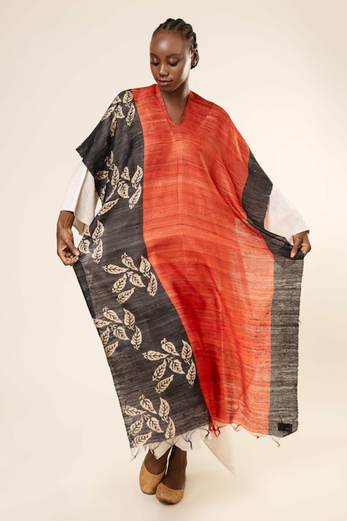 Aeshaane Leaf Pattern Border Kaftan