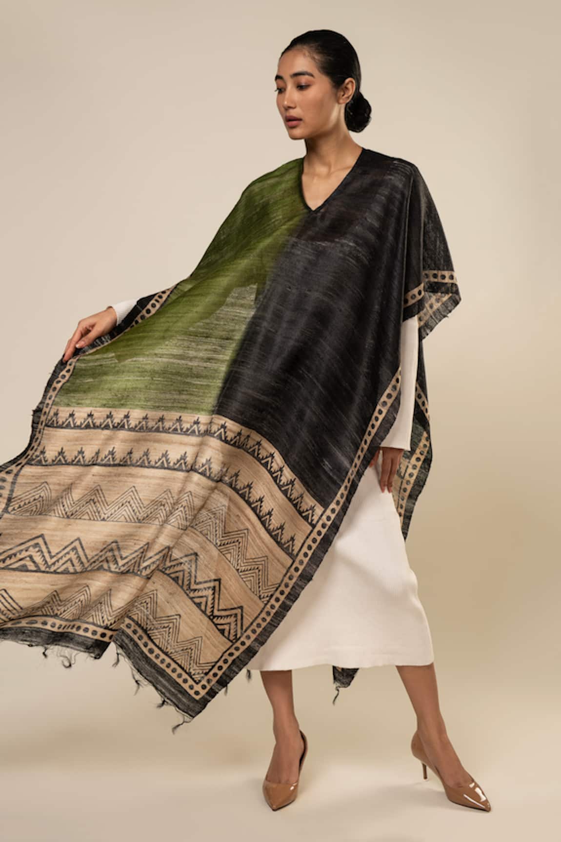 Aeshaane Color Blocked Asymmetric Sleeve Kaftan 