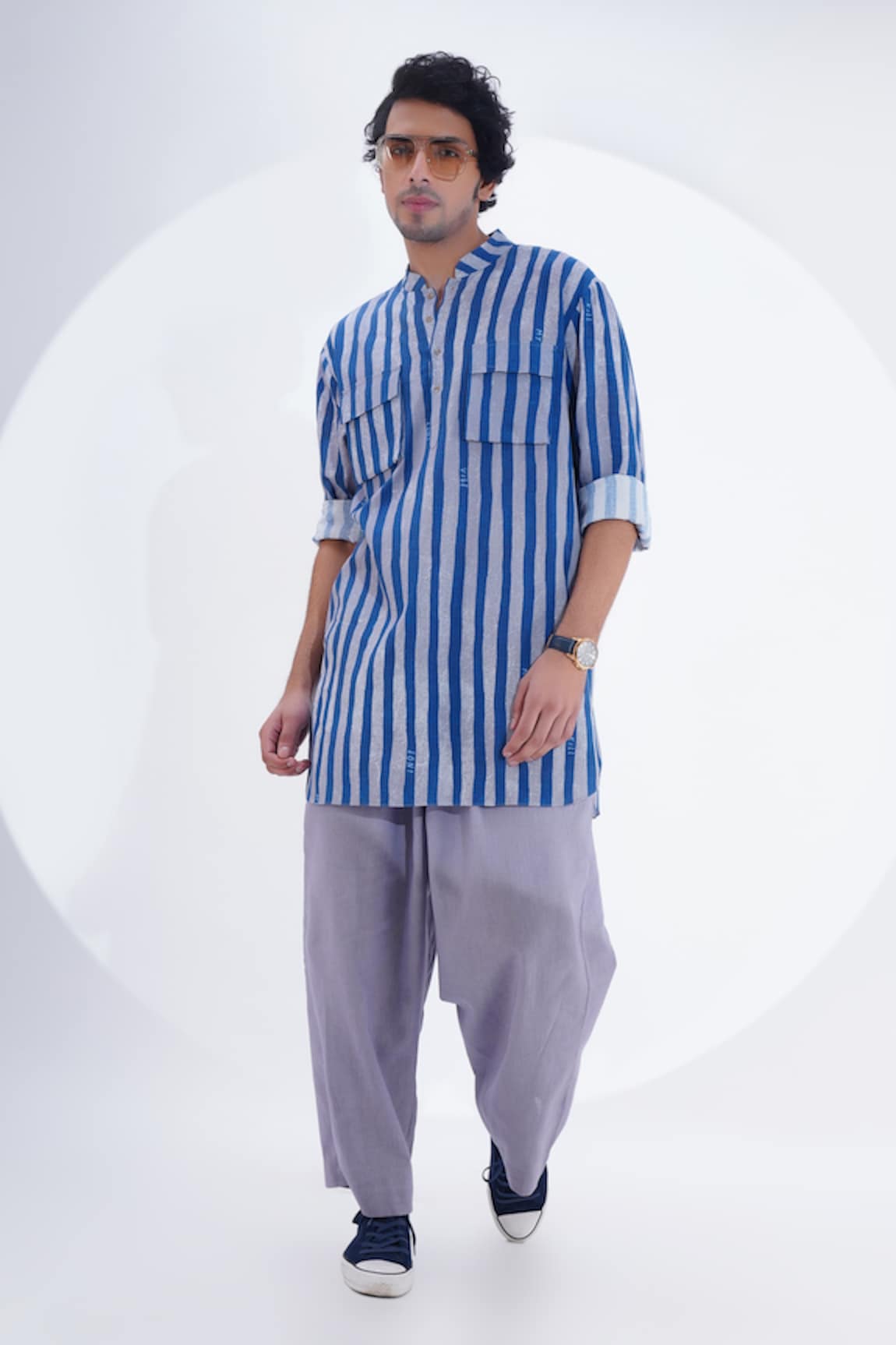 Jajaabor Vertical Stripe Print Kurta With Pant