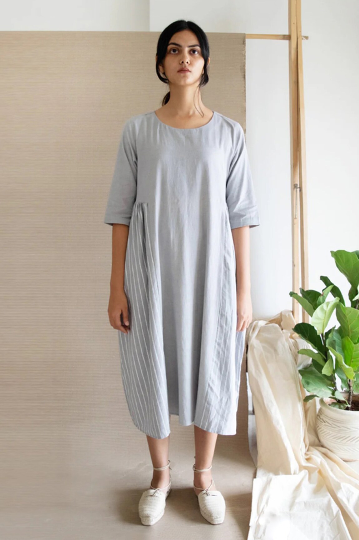 Merakus Side Gathered Midi Dress