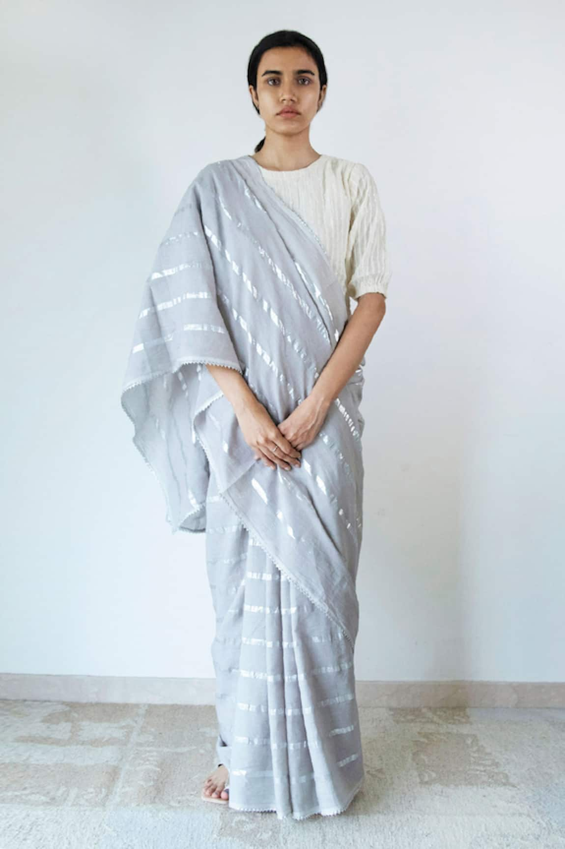 Merakus Vertical Stripe Pattern Saree