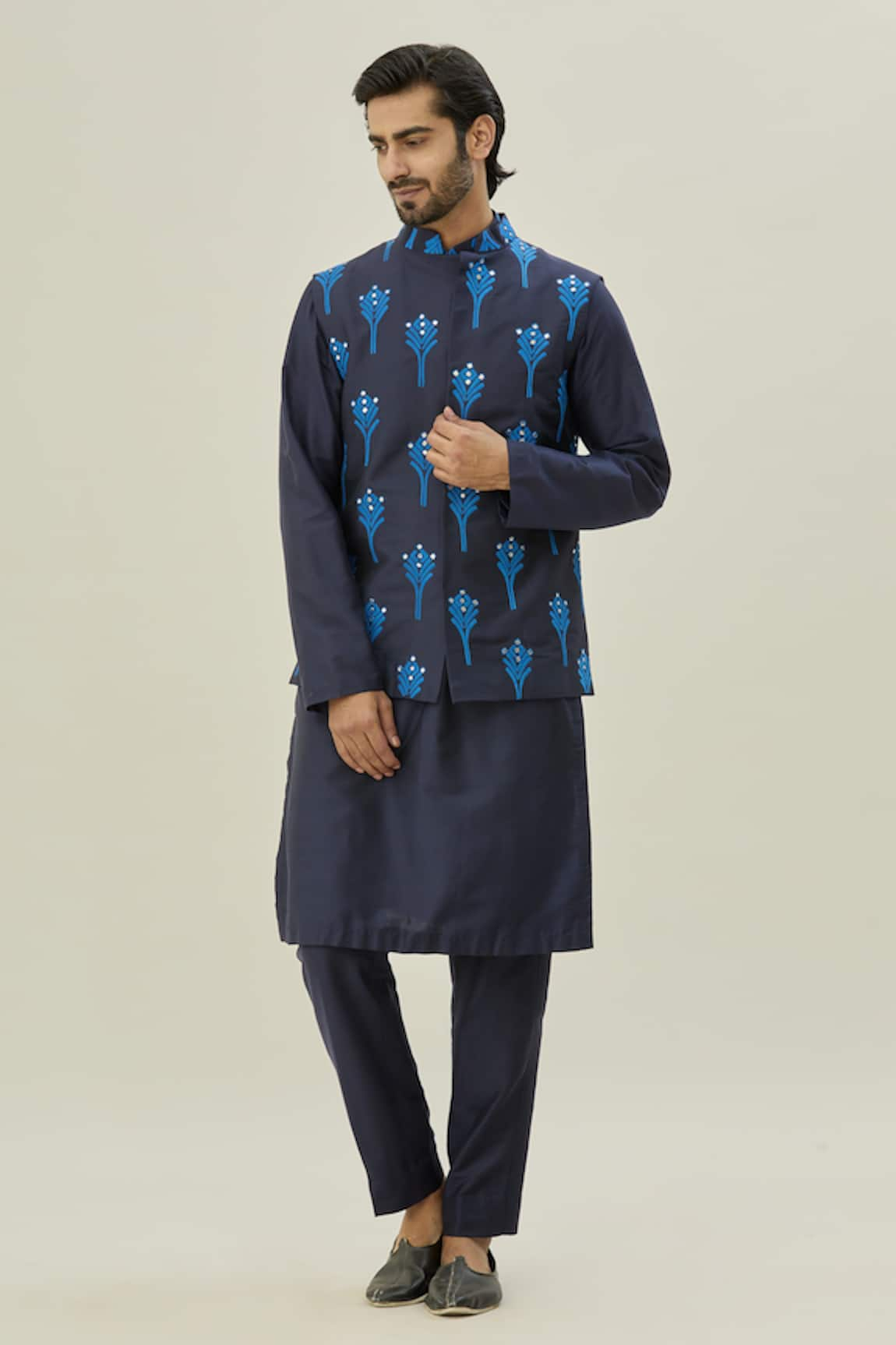 DiyaRajvvir Thread Embroidered Bundi Kurta Set