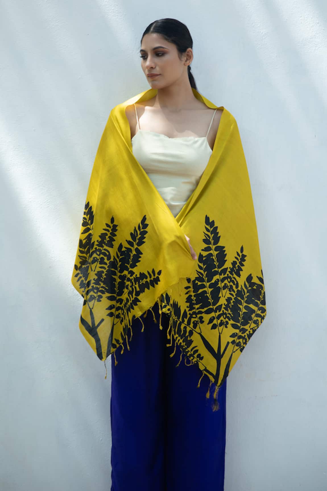 Aeshaane Leaves Woven Scarf