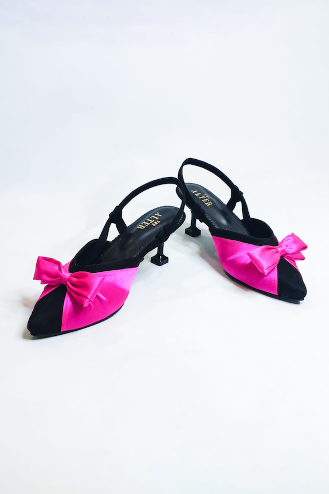 THE ALTER Color Block Bow Ornamented Pumps