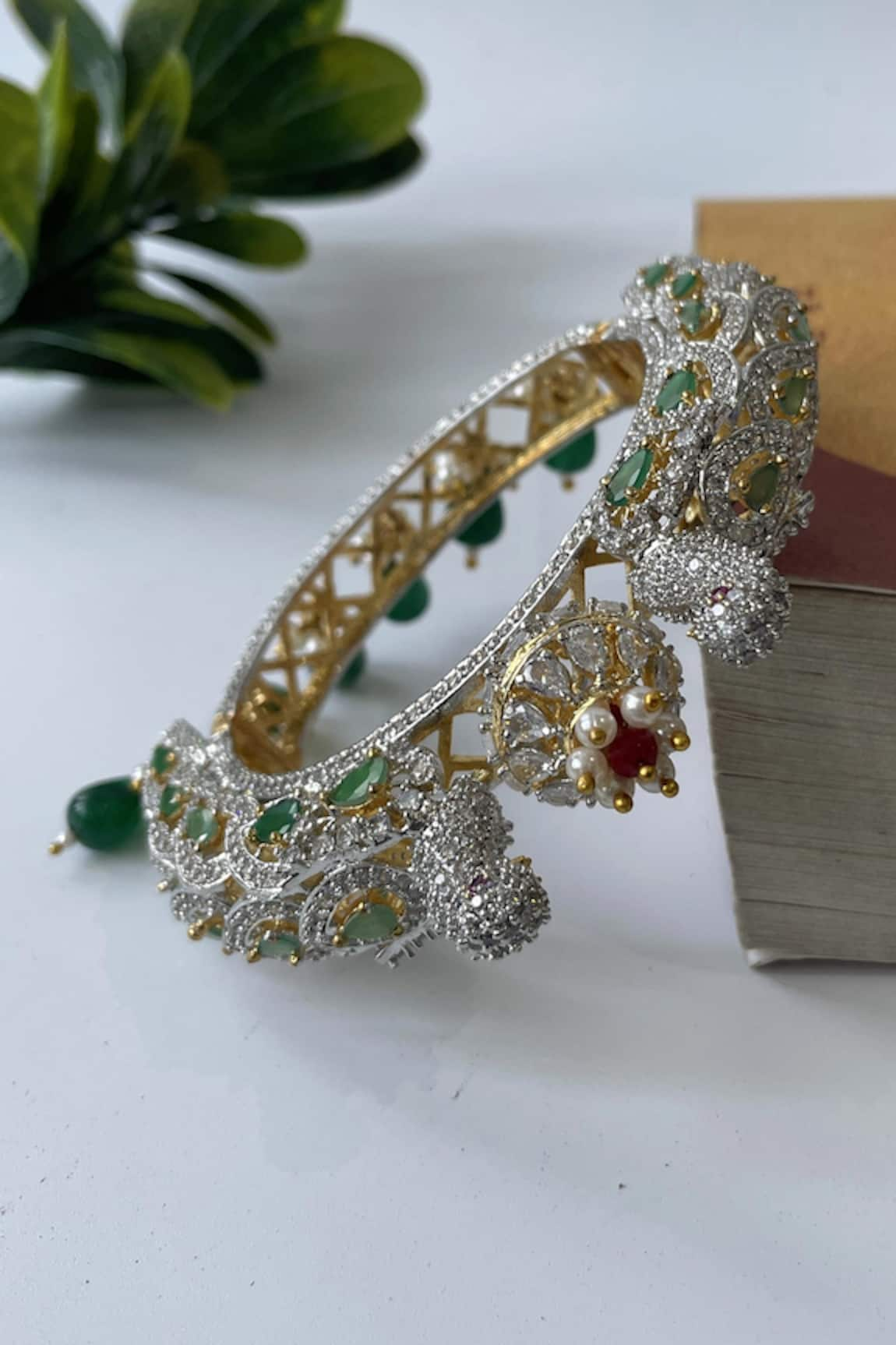 Studio6 Jewels Zircon Embellished Bangle