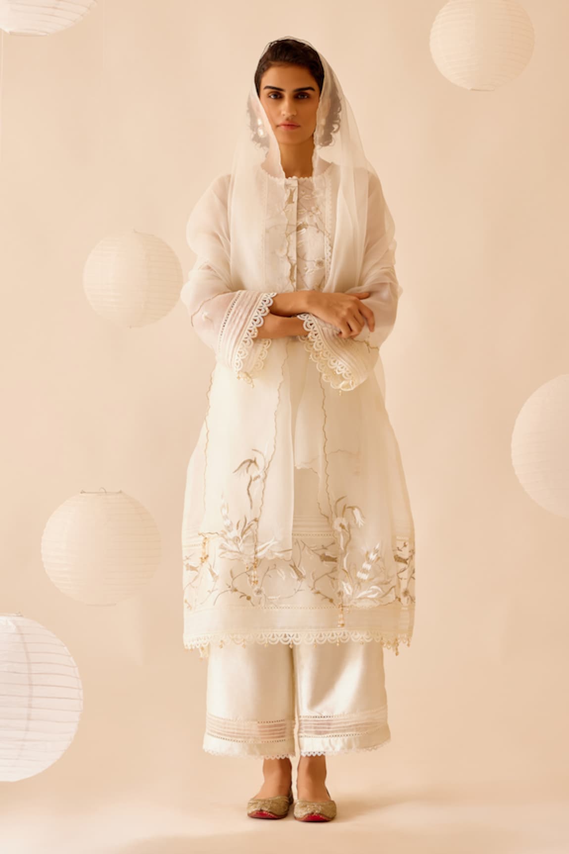 Bunka Samya Floral Thread Embellished Straight Kurta Pant Set