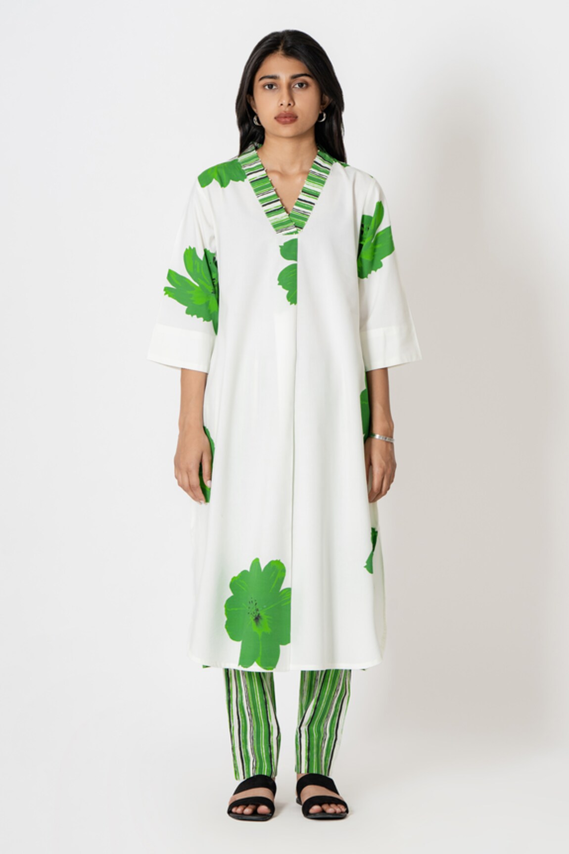 Kameez Morning Garden Print Kurta With Striped Pant