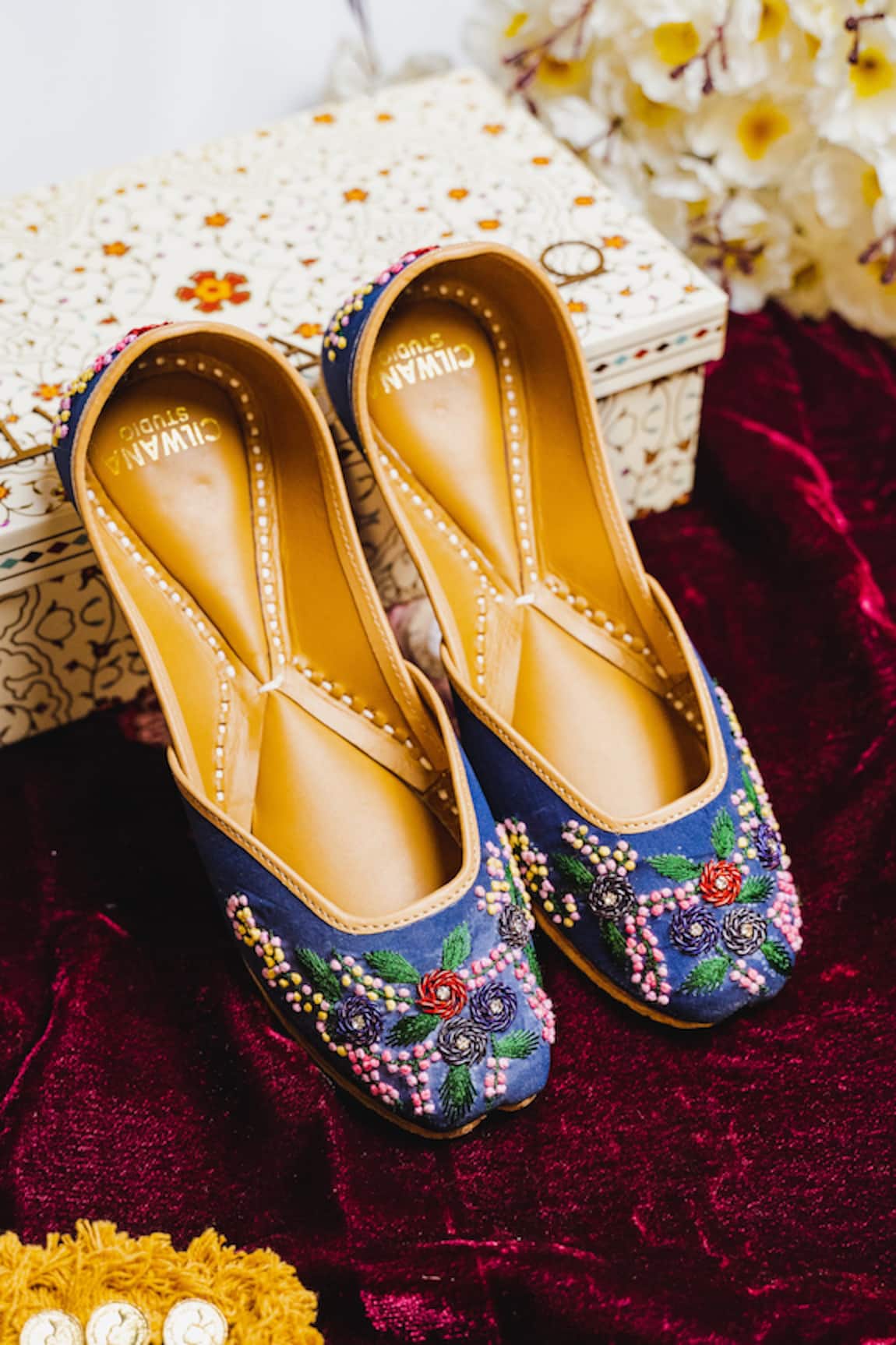 Cilwana Studio Knotted Flower Embroidered Juttis