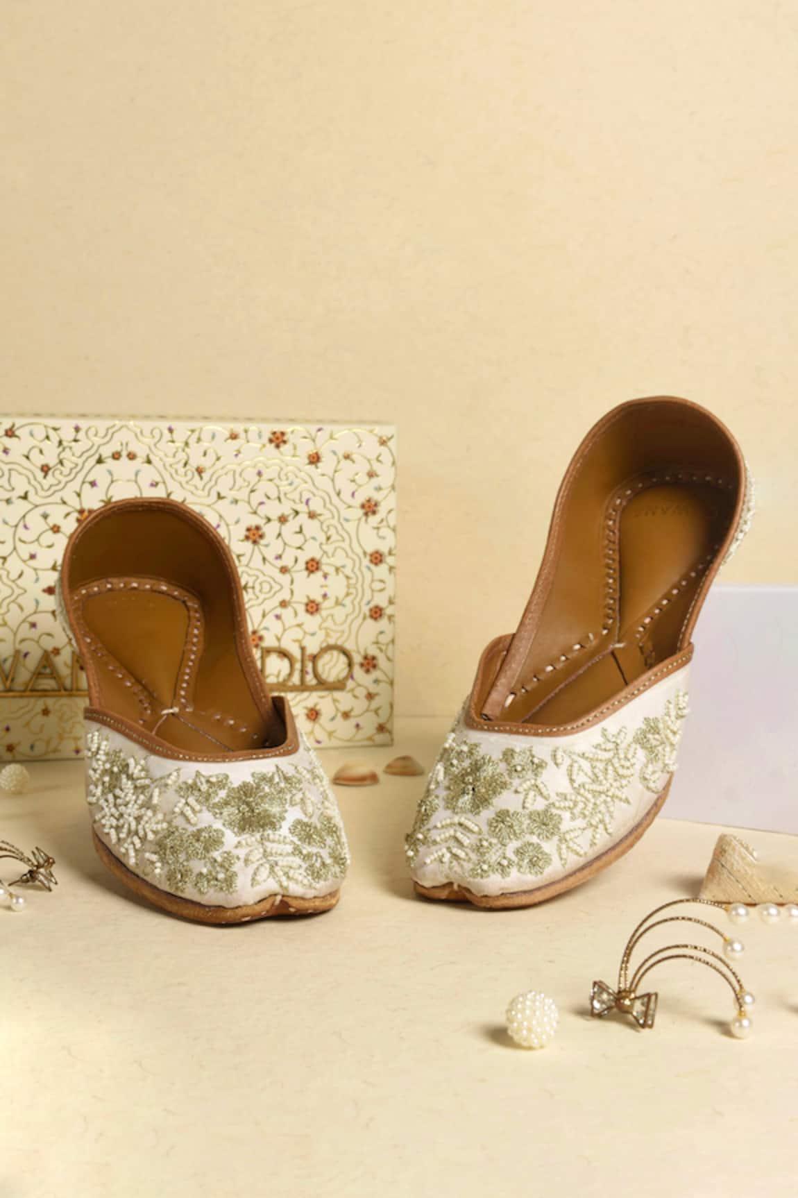 Cilwana Studio Dabka Floral Embroidered Juttis