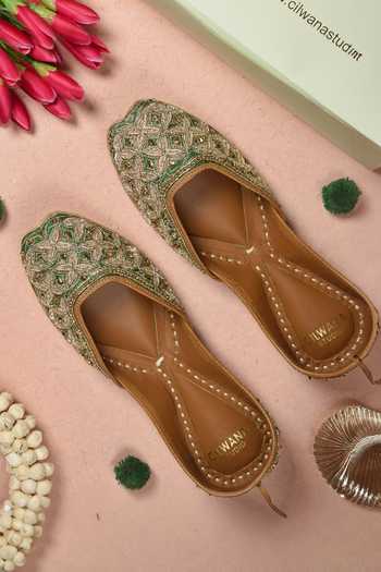 Cilwana Studio Jaal Embroidered Juttis 