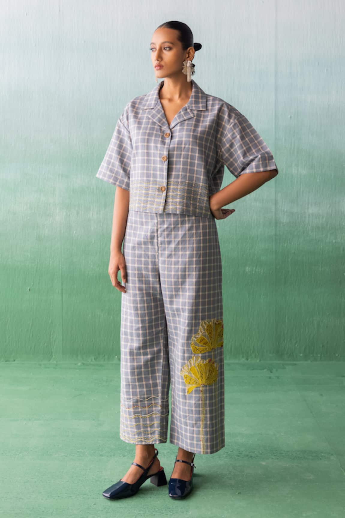 Archana Jaju Checkered Threadwork Cropped Shirt With Pant