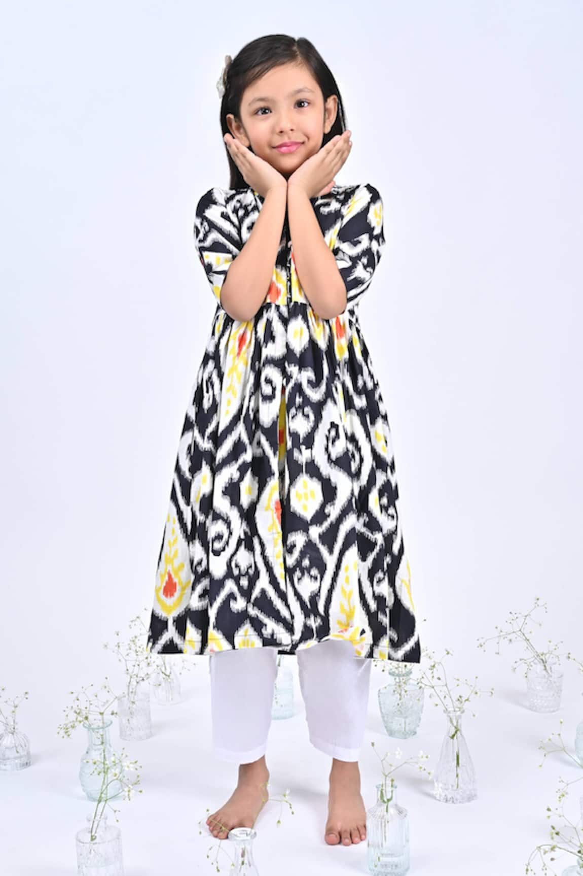 THE COTTON STAPLE Ebony Paisley Ikat Print Kurta With Pant