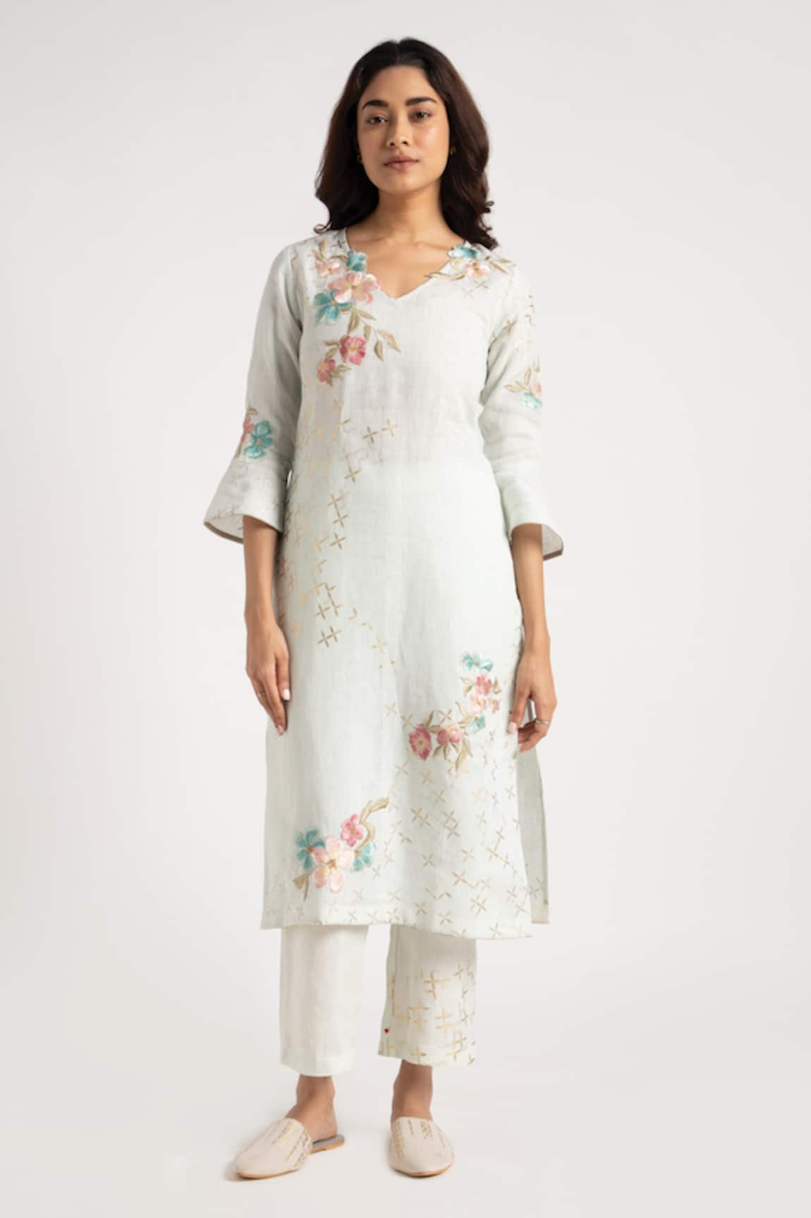 Kaveri Flower Embroidered Kurta Pant Set