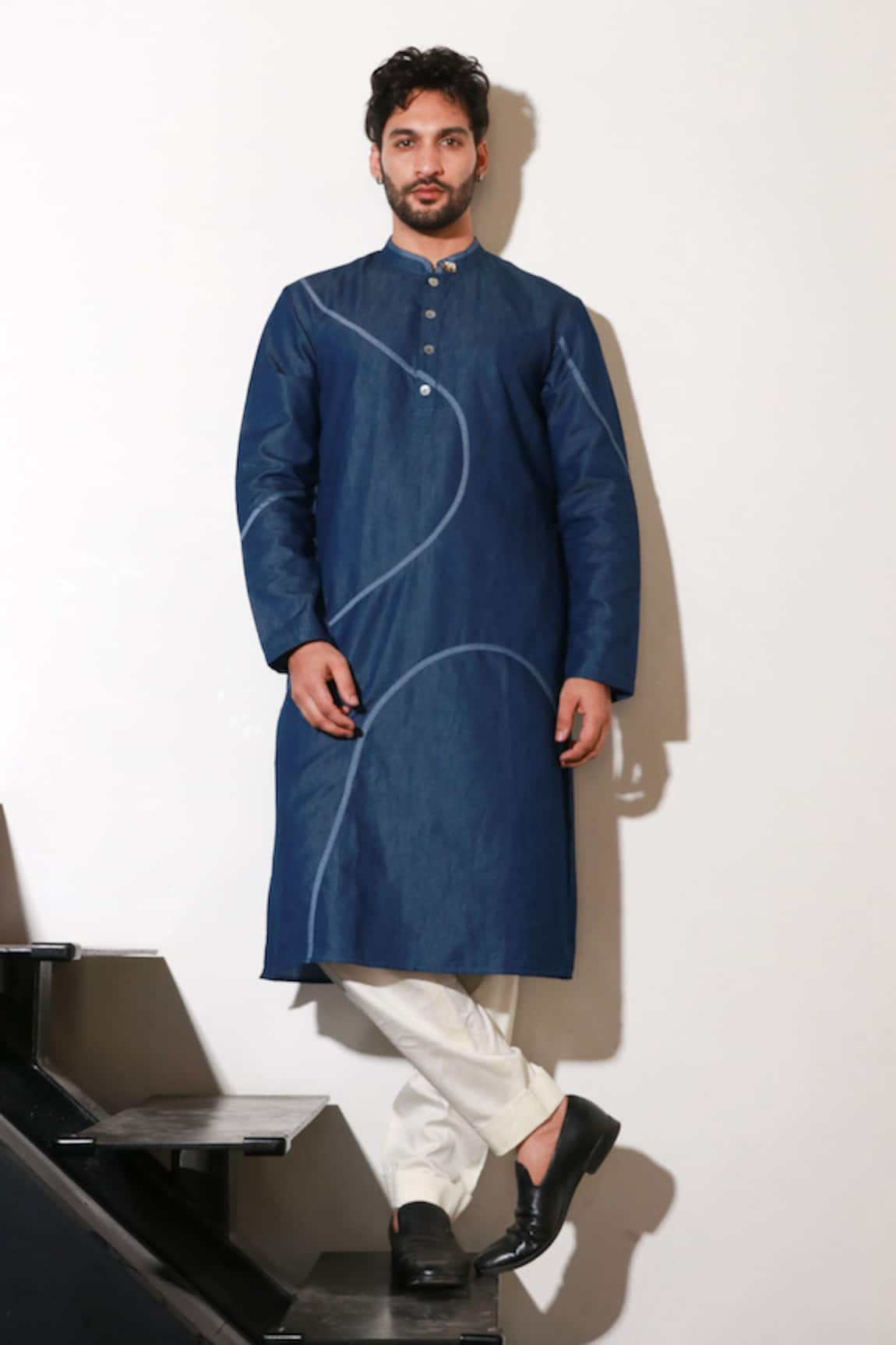 Echke Wave Pattern Kurta & Pant Set