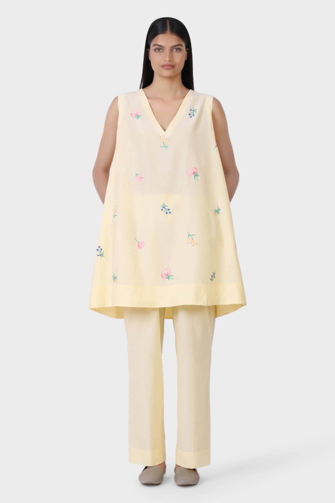 LAITE Lake Garden Thread Embroidered Tunic With Pant