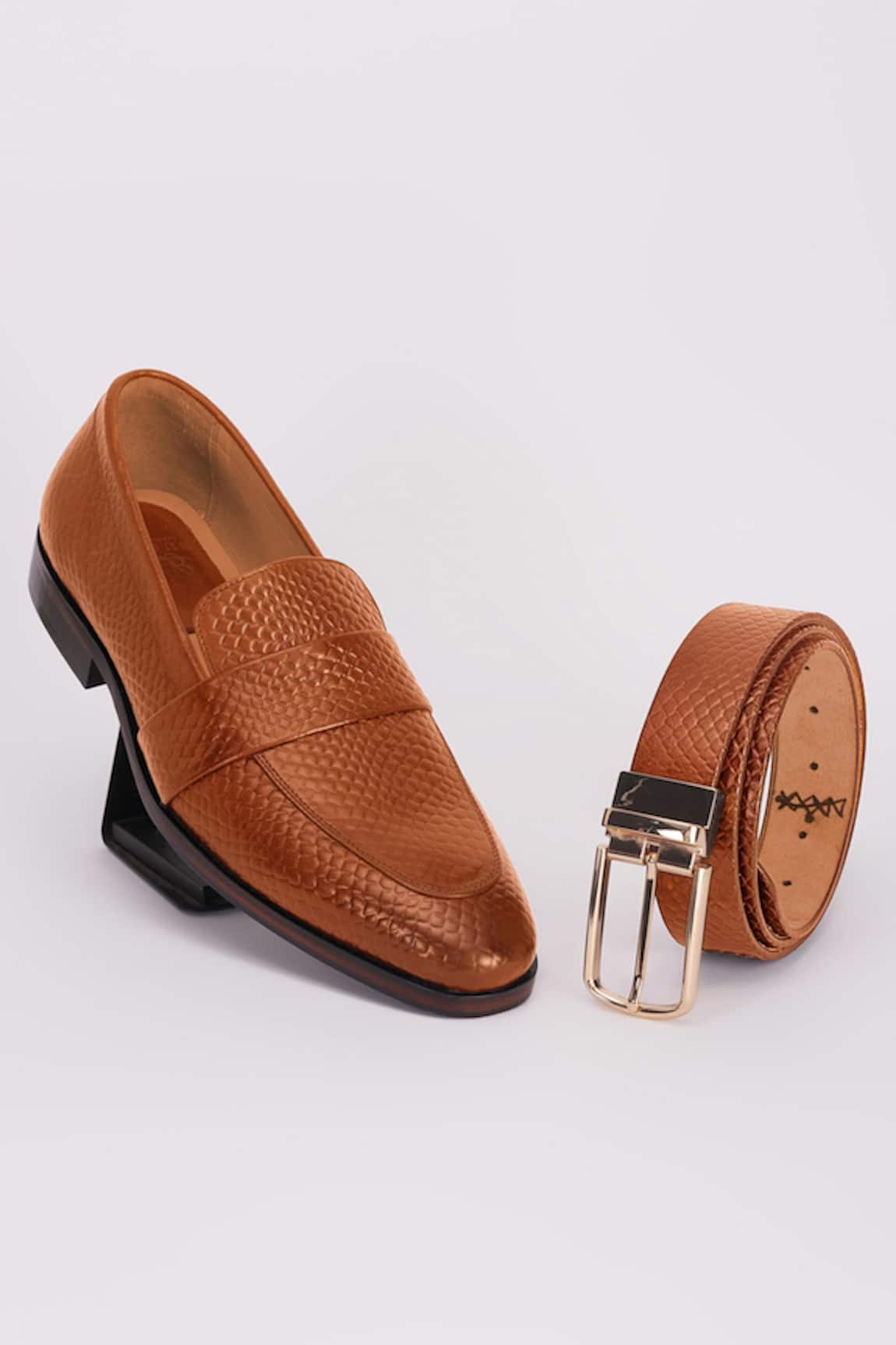 BUBBER COUTURE Mason Mesh Pointed-Toe Moccasin Shoes & Belt Set