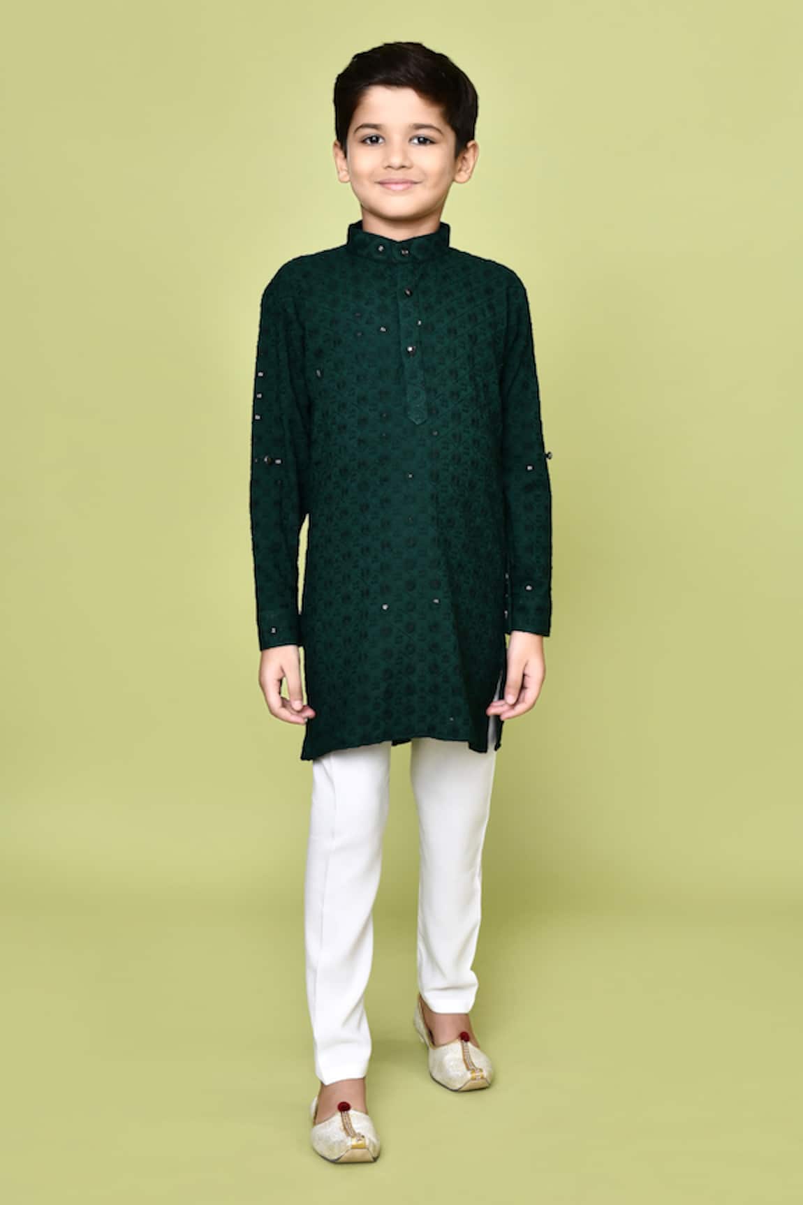 Samyukta Singhania Embroidered Pathani Kurta & Pyjama Set 