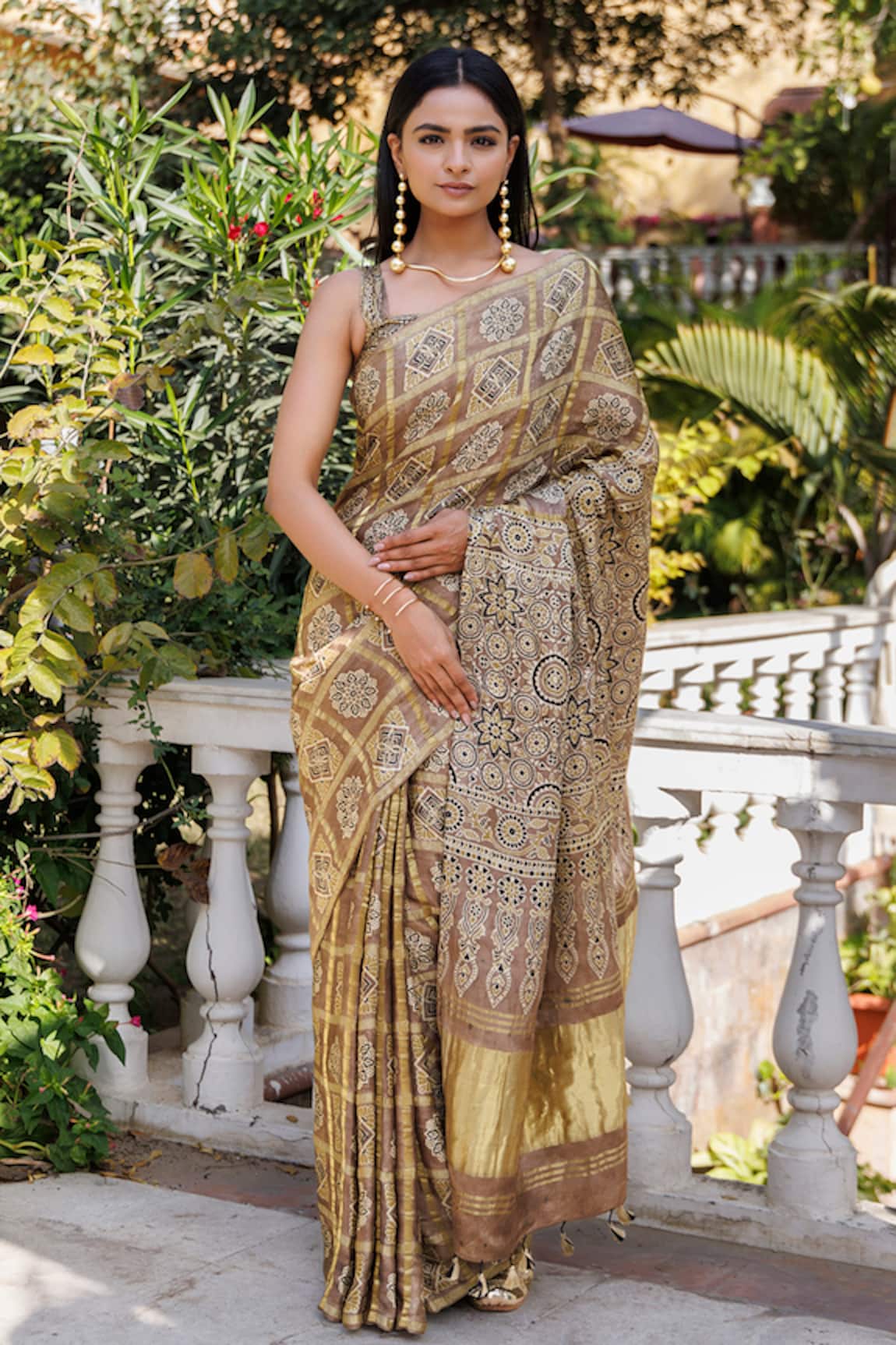 Geroo Jaipur Woven Printed Gharchola Saree With Unstitched Blouse Piece