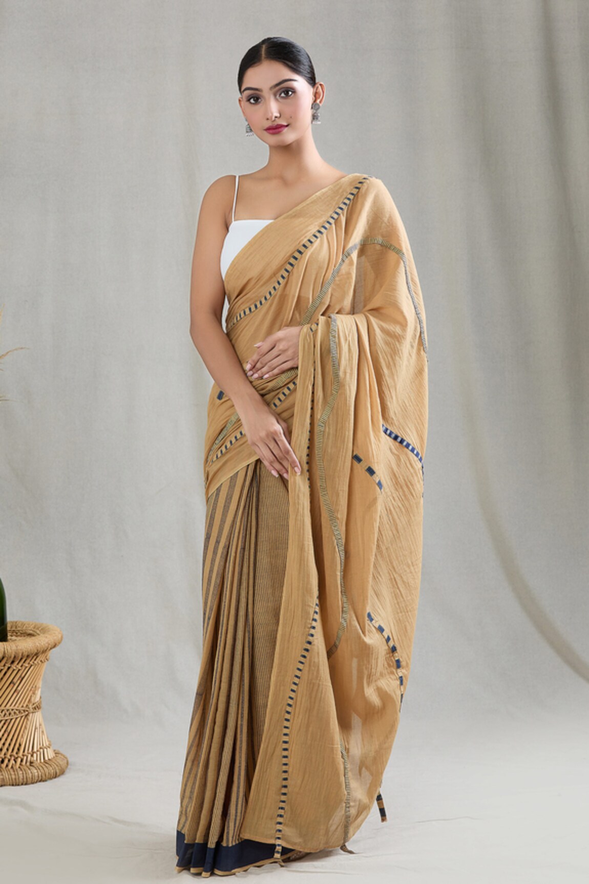 BANANA labs Striped Pattern Cotton Saree