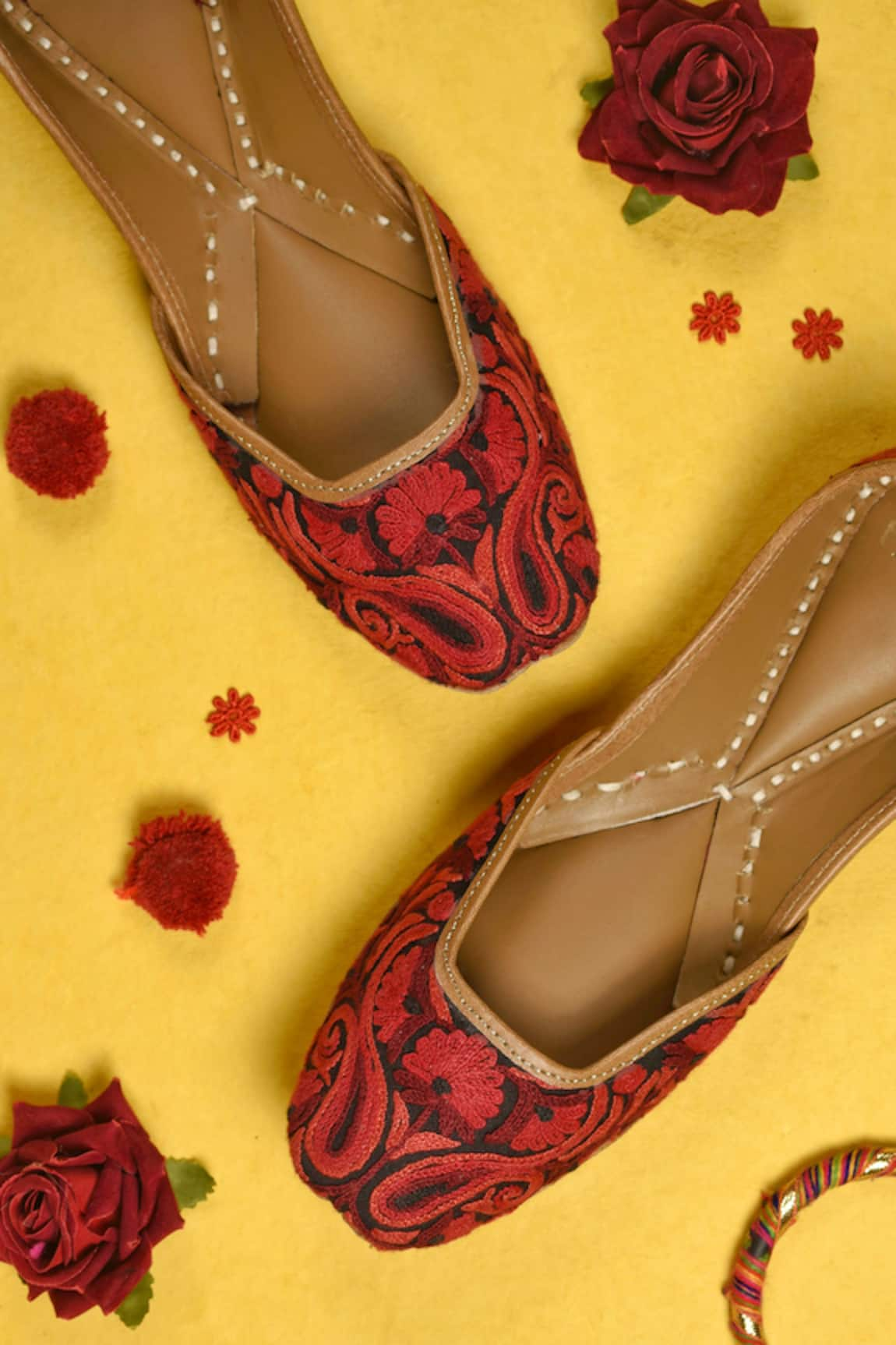 Cilwana Studio Floral Embroidered Juttis