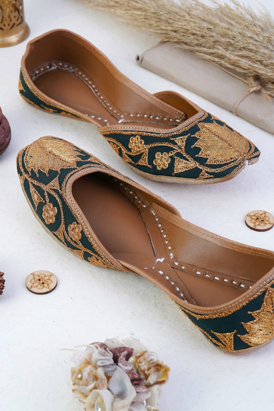 Cilwana Studio Leaf & Tilla Embroidered Juttis