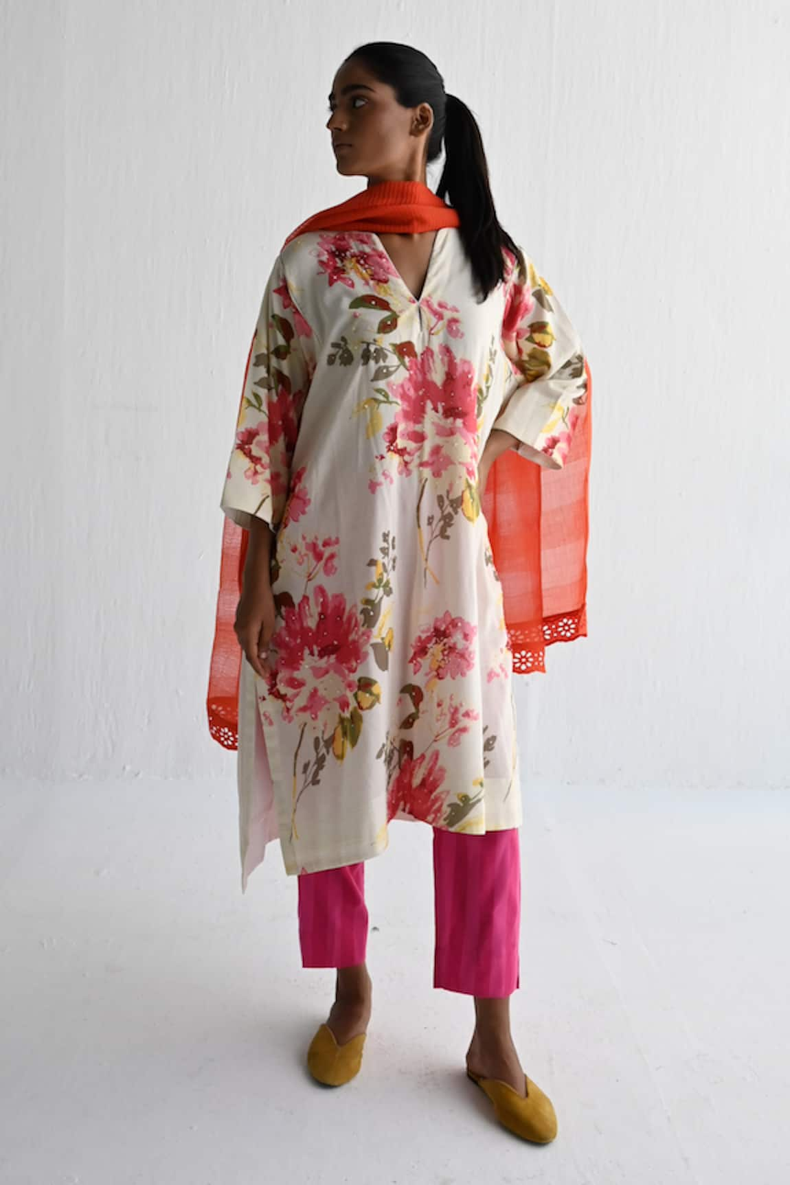 Shorshe Clothing Floral Print Kurta With Striped Pant