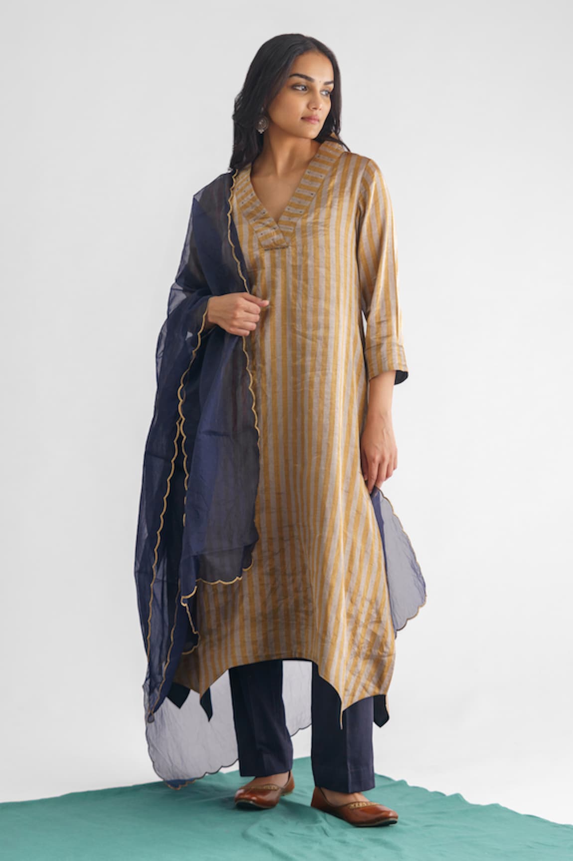 Mushio Nithya Zari Stripe Woven Kurta & Pant Set