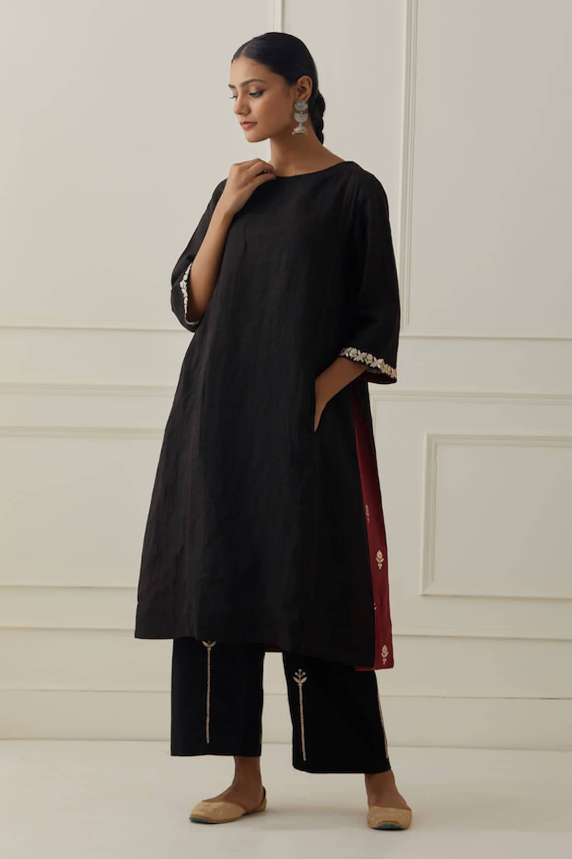 Kamaltaas Flora Pittan Booti Embroidered Side Panel Kurta