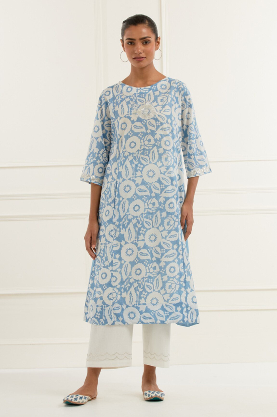 Kamaltaas Floral Print Embroidered Side Panel Kurta