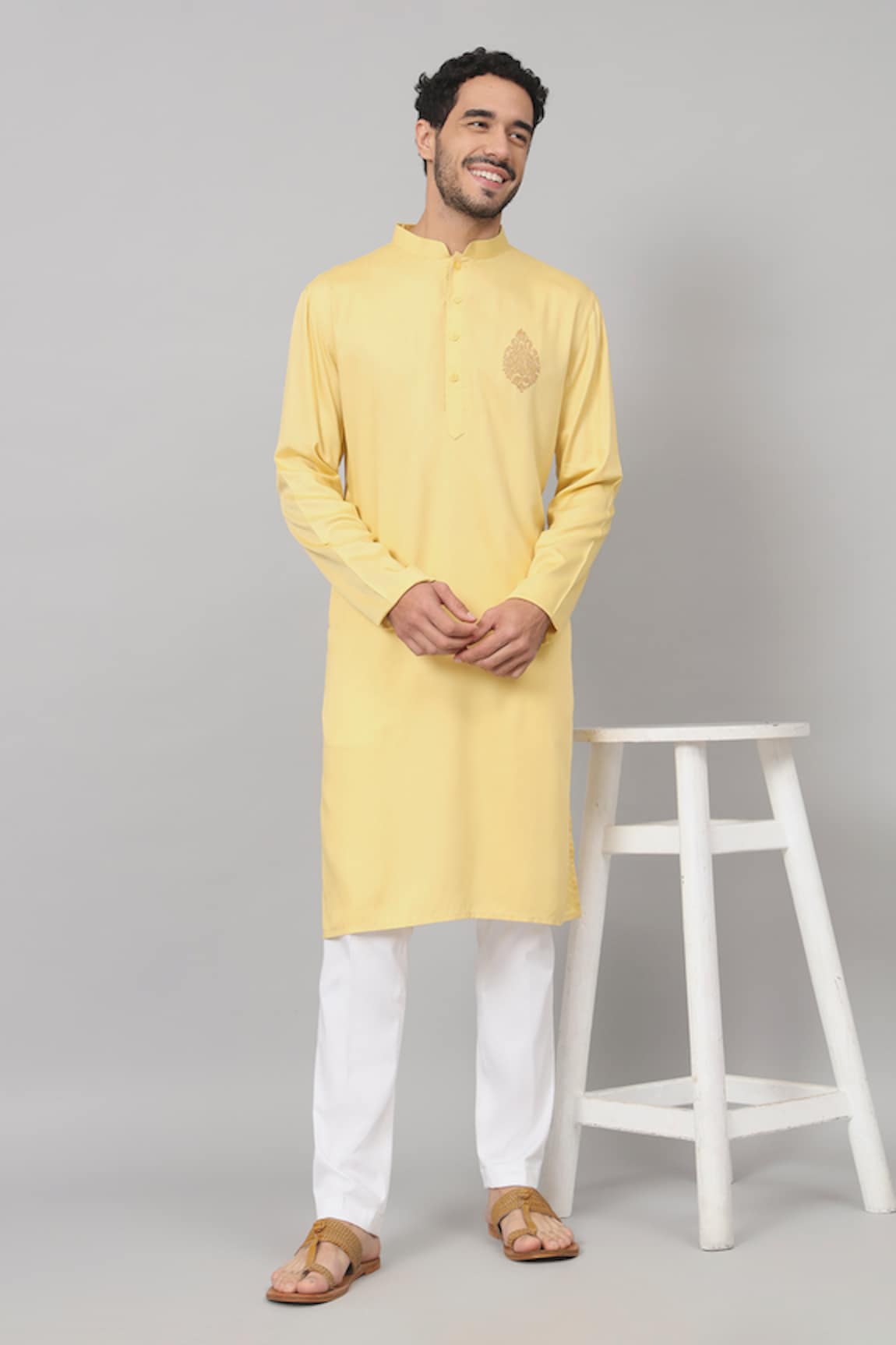 Hilo Design Maize Embroidered Kurta & Pant Set