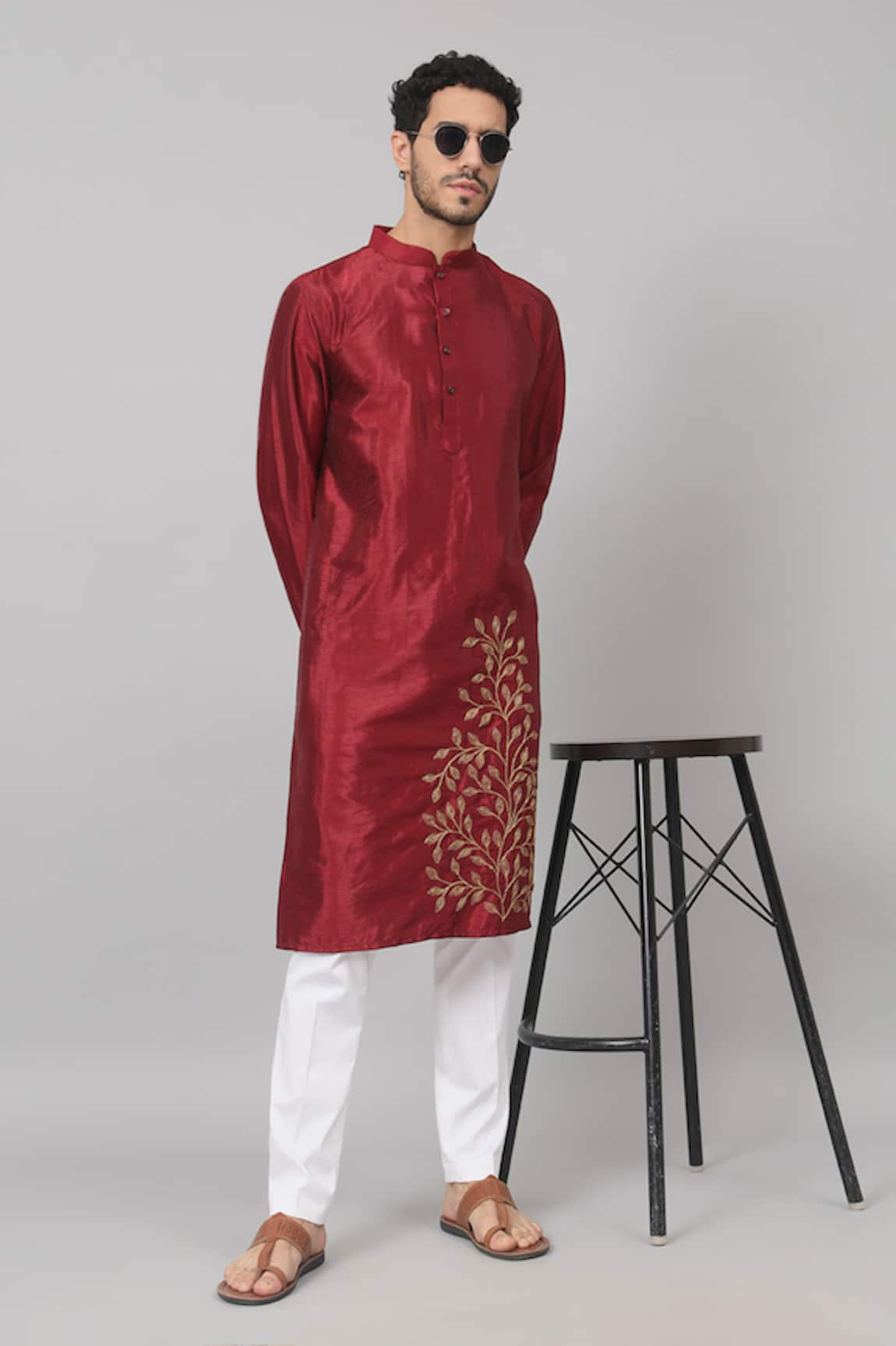 Hilo Design Leaf Embroidered Kurta & Pant Set