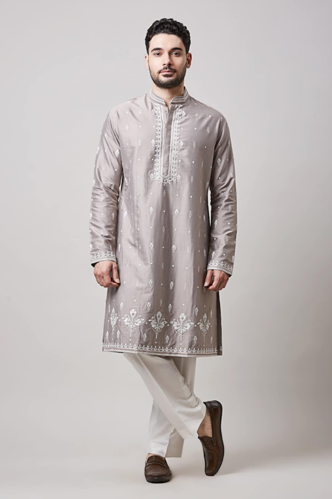 Sanjev Marwaaha Mughal Butti Embroidered Kurta & Pant Set