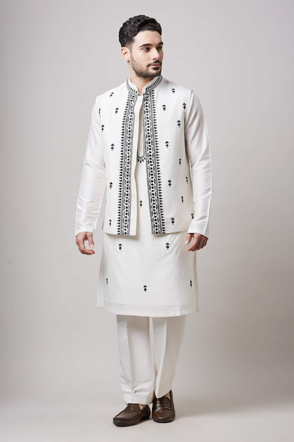 Sanjev Marwaaha Thread Embroidered Bundi Kurta Set