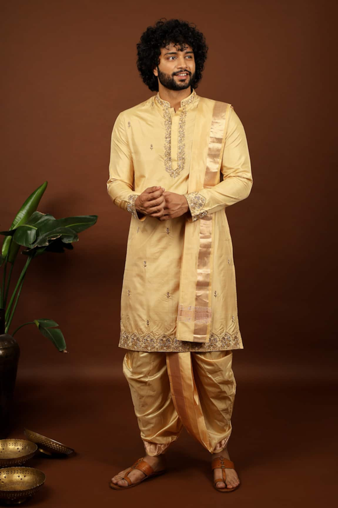 Hilo Design Dorado Hand Embordered Kurta Set