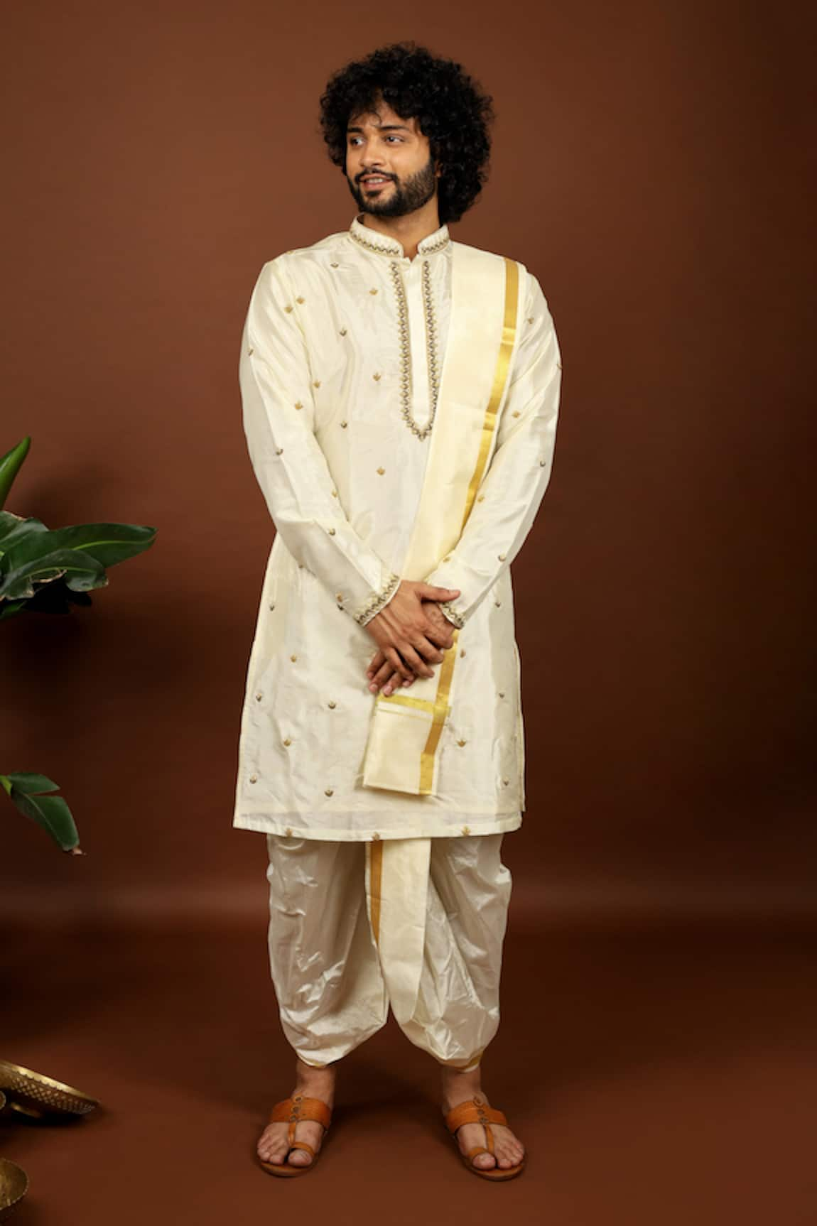 Hilo Design Arav Hand Embroidered Kurta Set